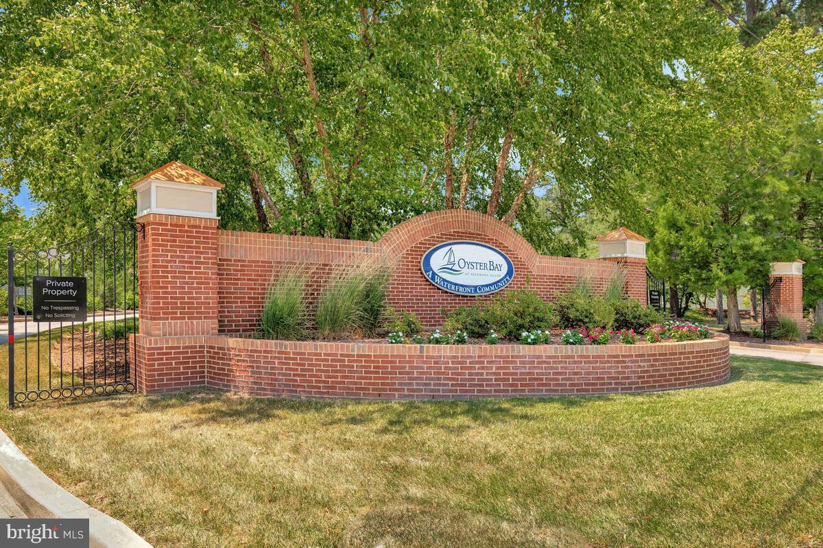 OYSTER BAY CONDOMINIUMS - Residential