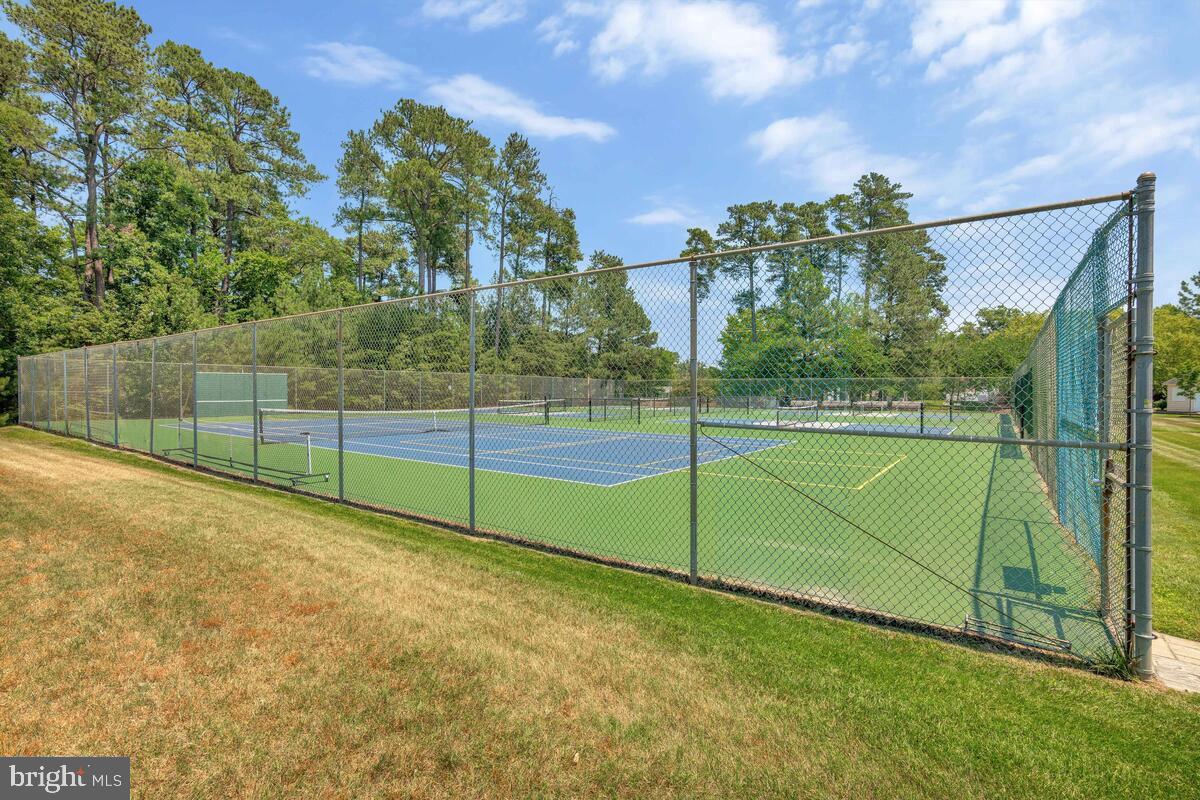 OYSTER BAY CONDOMINIUMS - Residential