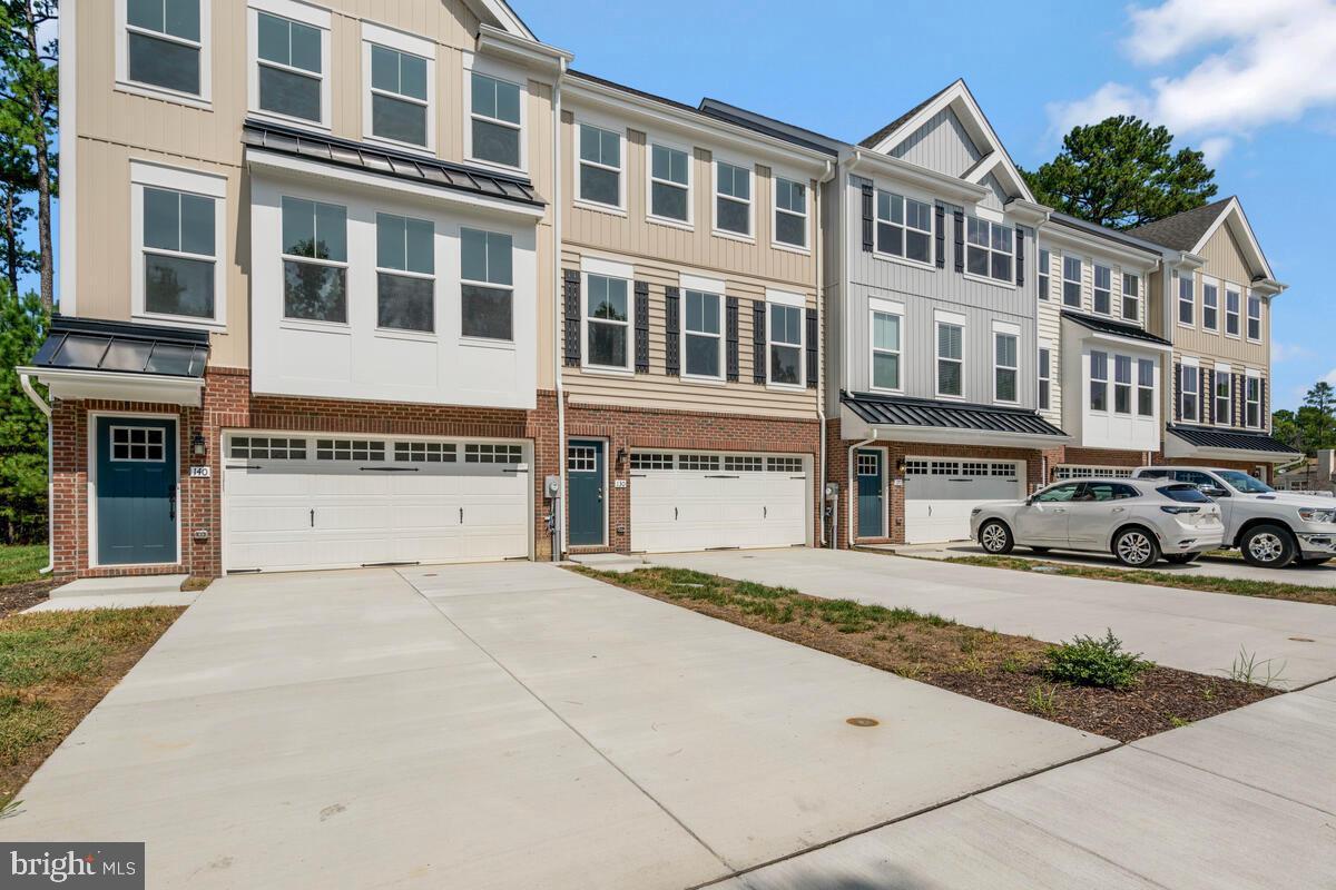 OYSTER BAY CONDOMINIUMS - Residential