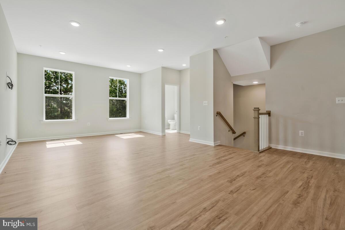 OYSTER BAY CONDOMINIUMS - Residential