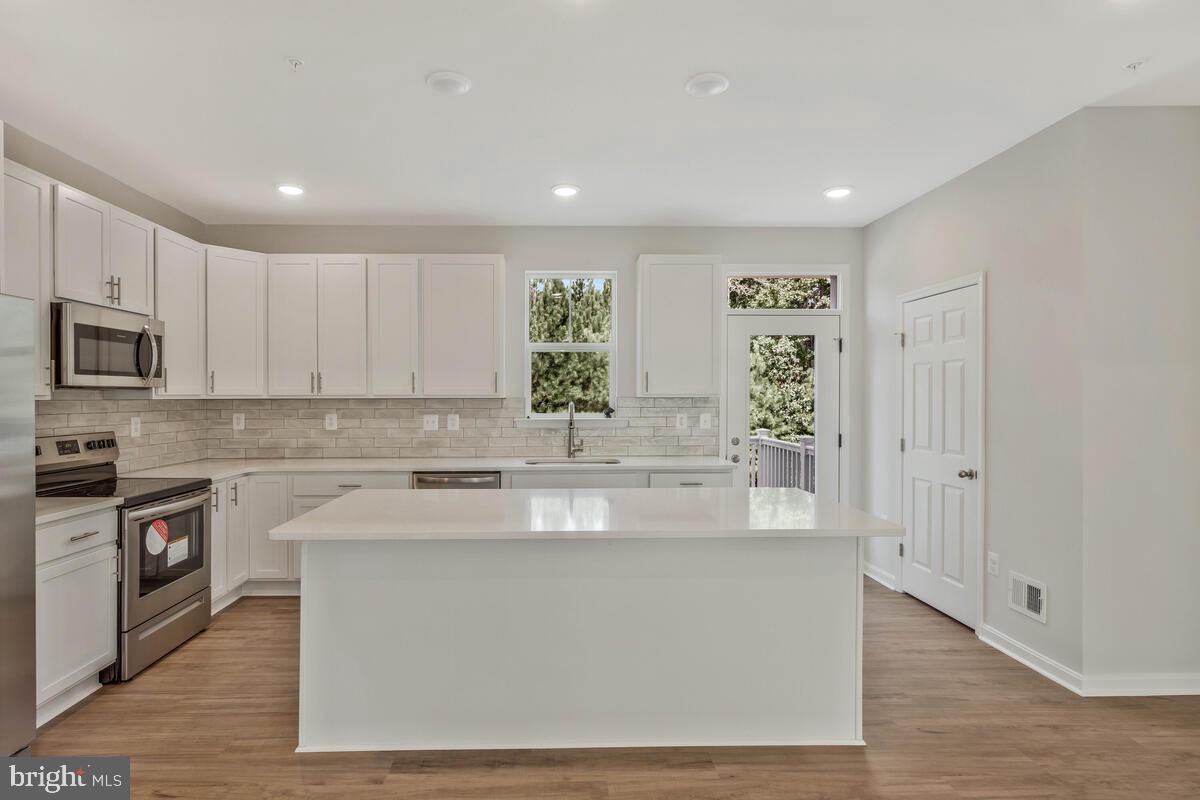 OYSTER BAY CONDOMINIUMS - Residential