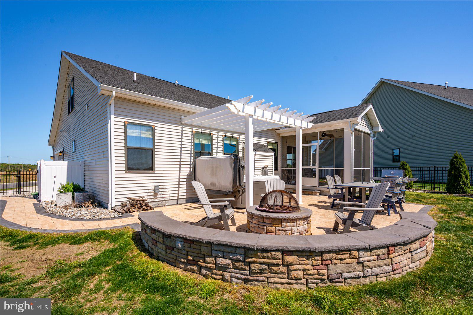 ATLANTIC LAKES - Residential