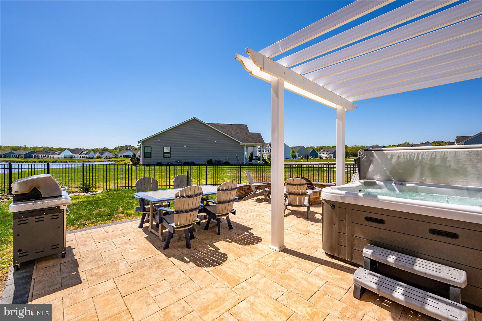ATLANTIC LAKES - Residential