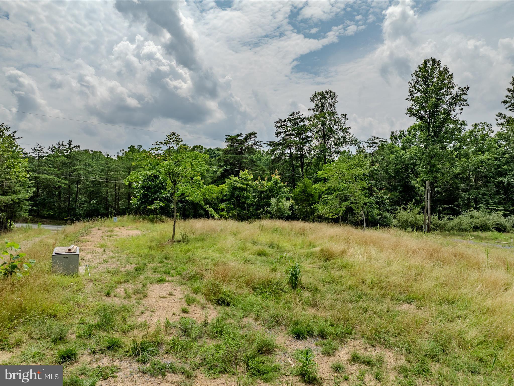 HIGHLAND HILLS - Land