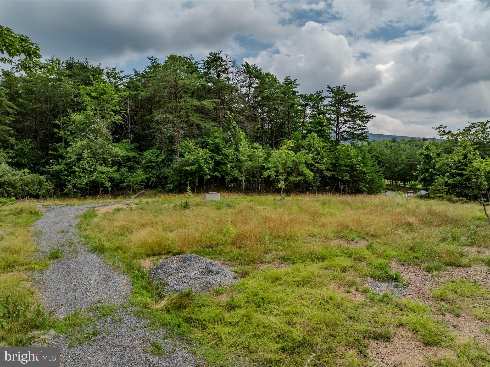 HIGHLAND HILLS - Land