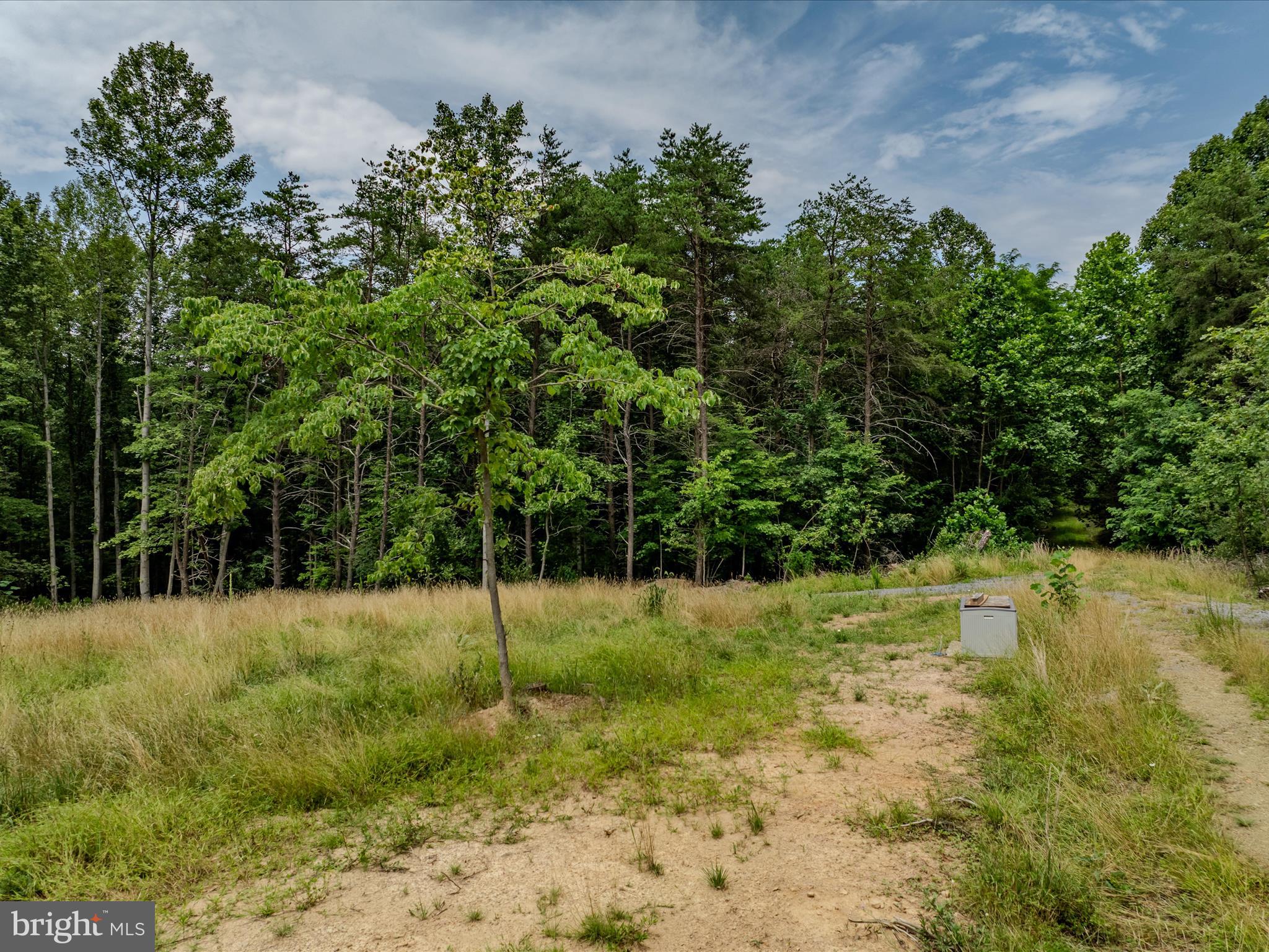 HIGHLAND HILLS - Land