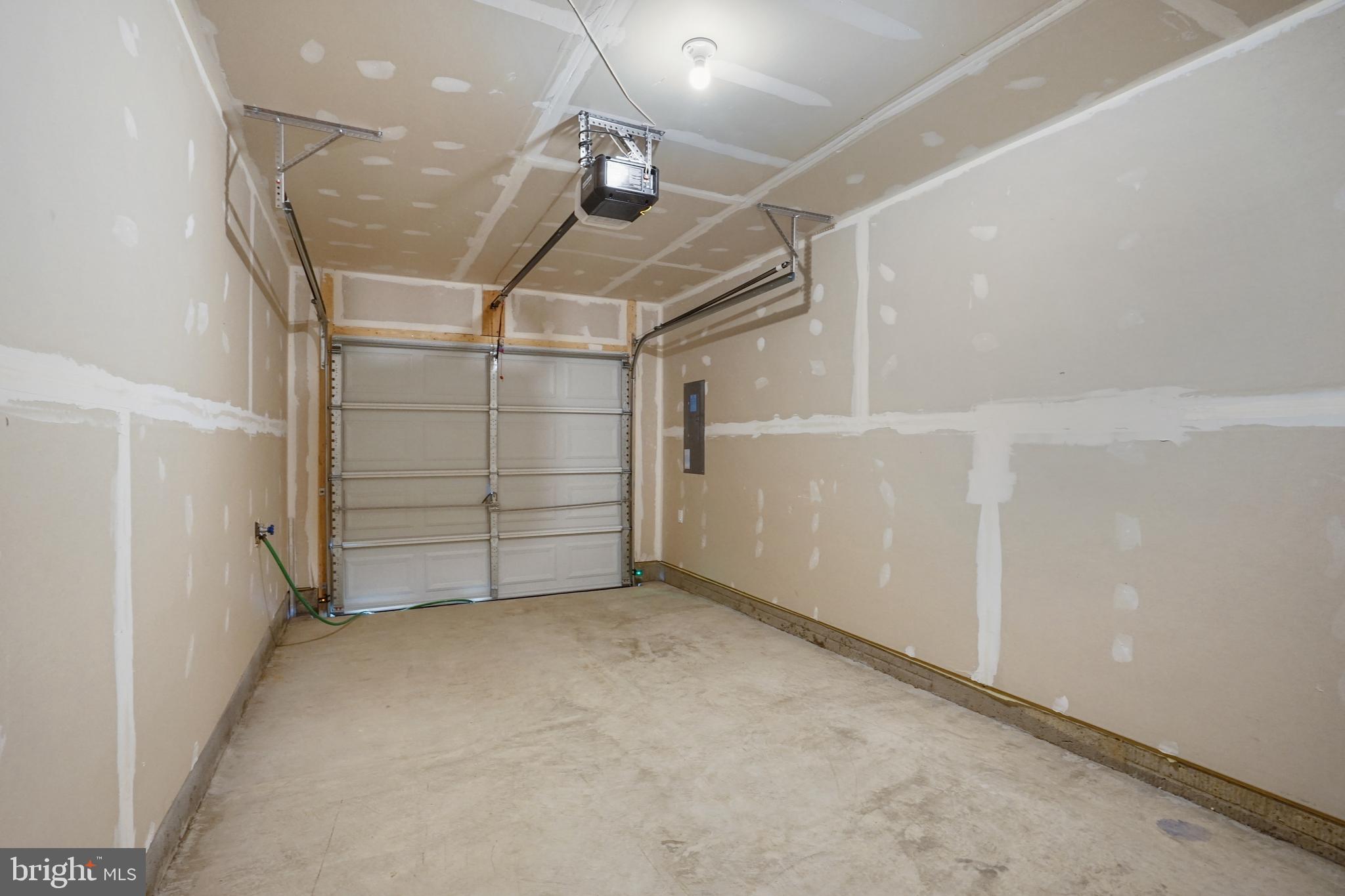 WOODYARD - Residential