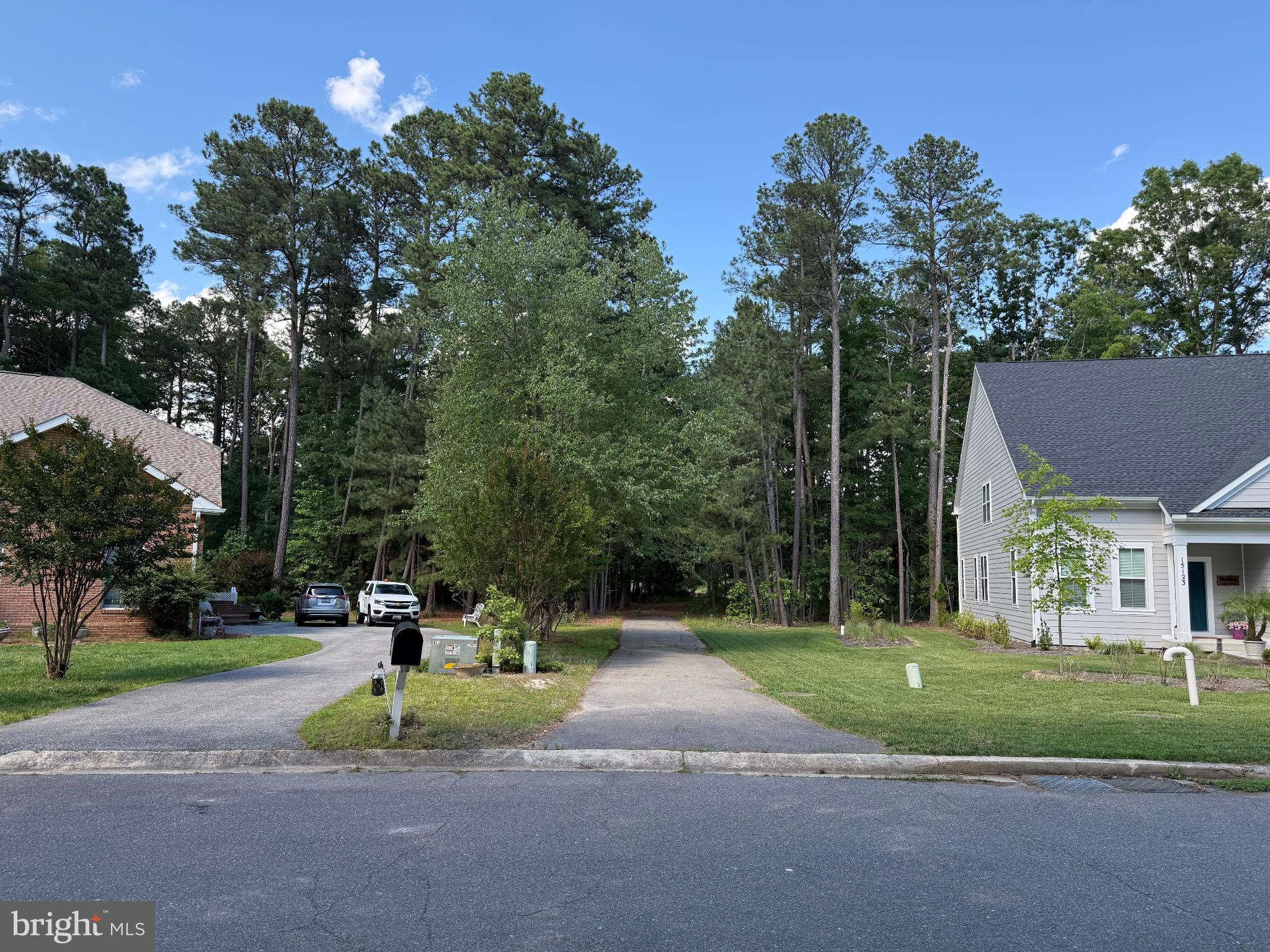 15127 BEACON HILL CIRCLE