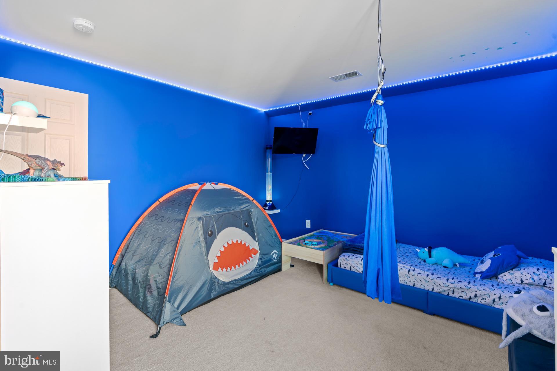 WEST FIELDS - Residential