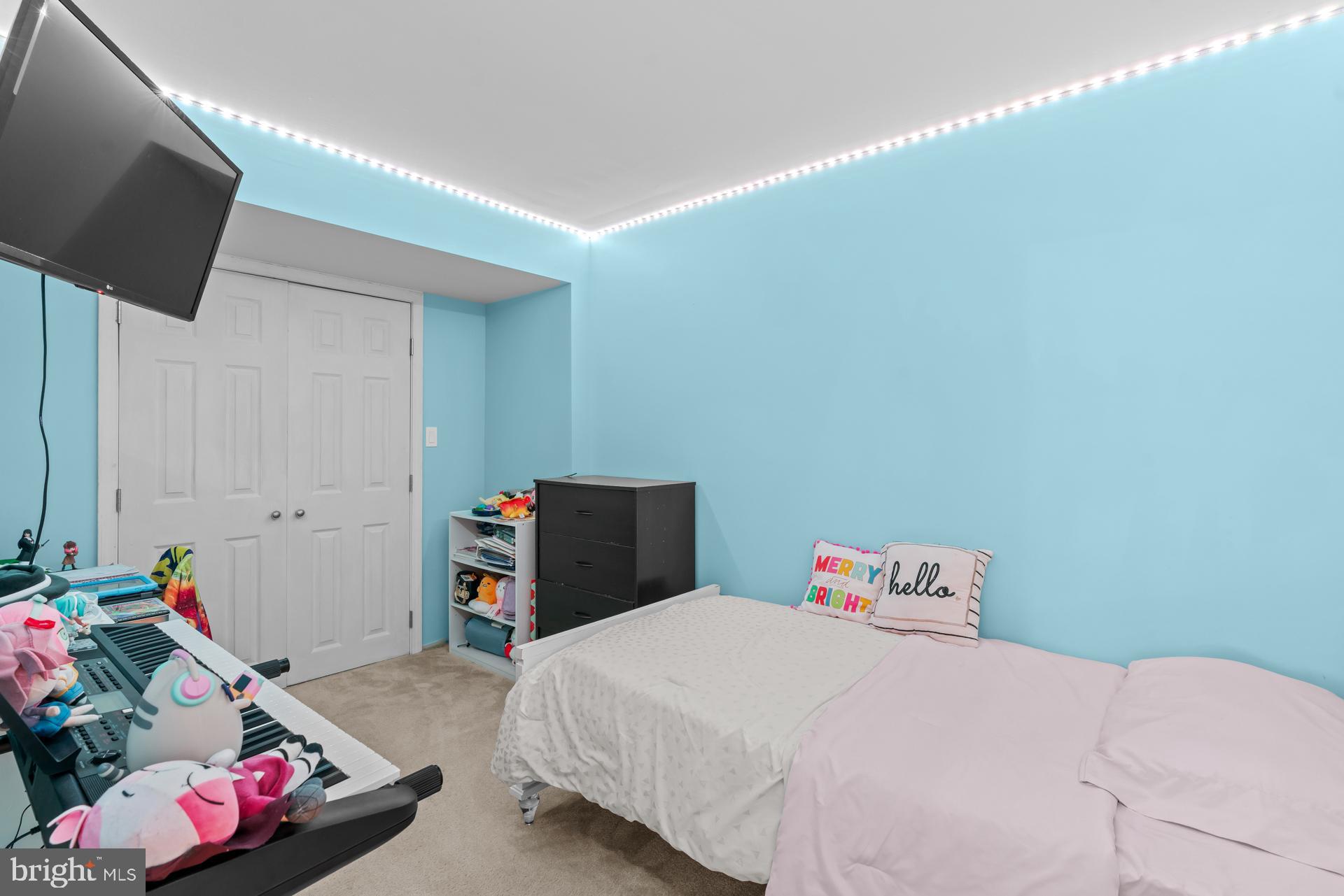 WEST FIELDS - Residential