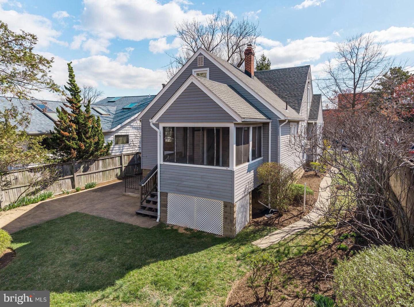 MAYWOOD - Residential