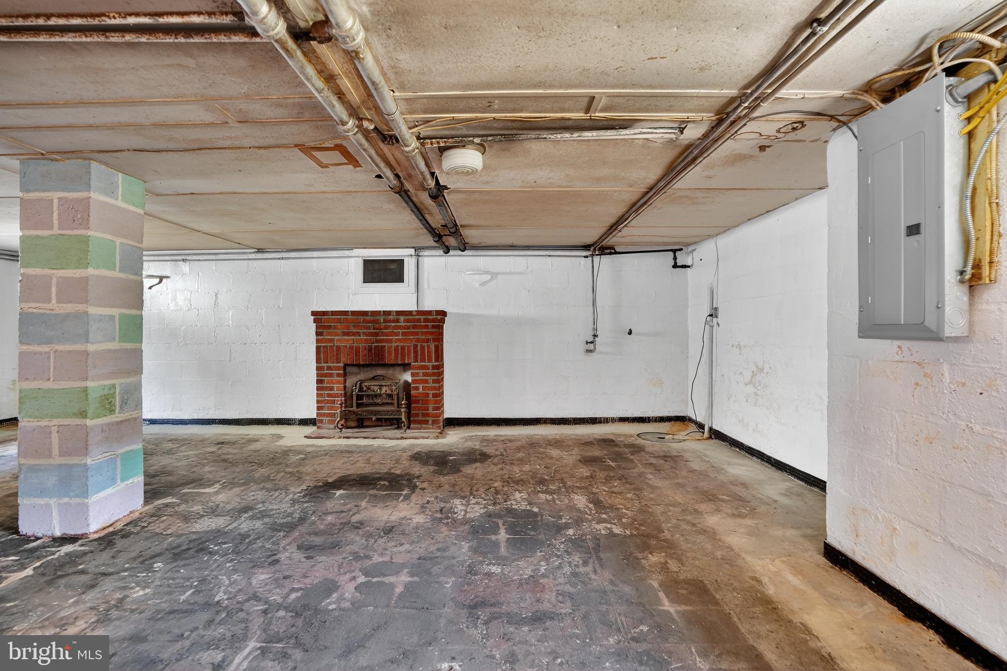 MAYWOOD - Residential