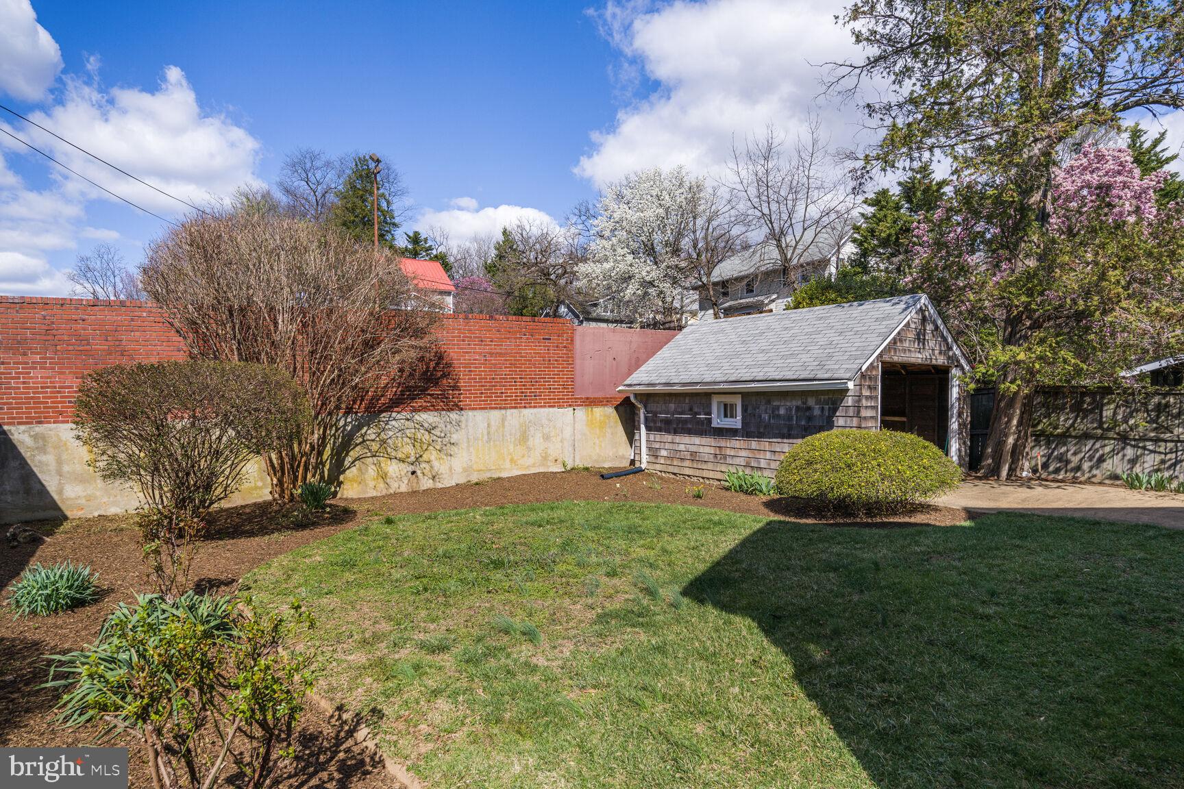 MAYWOOD - Residential