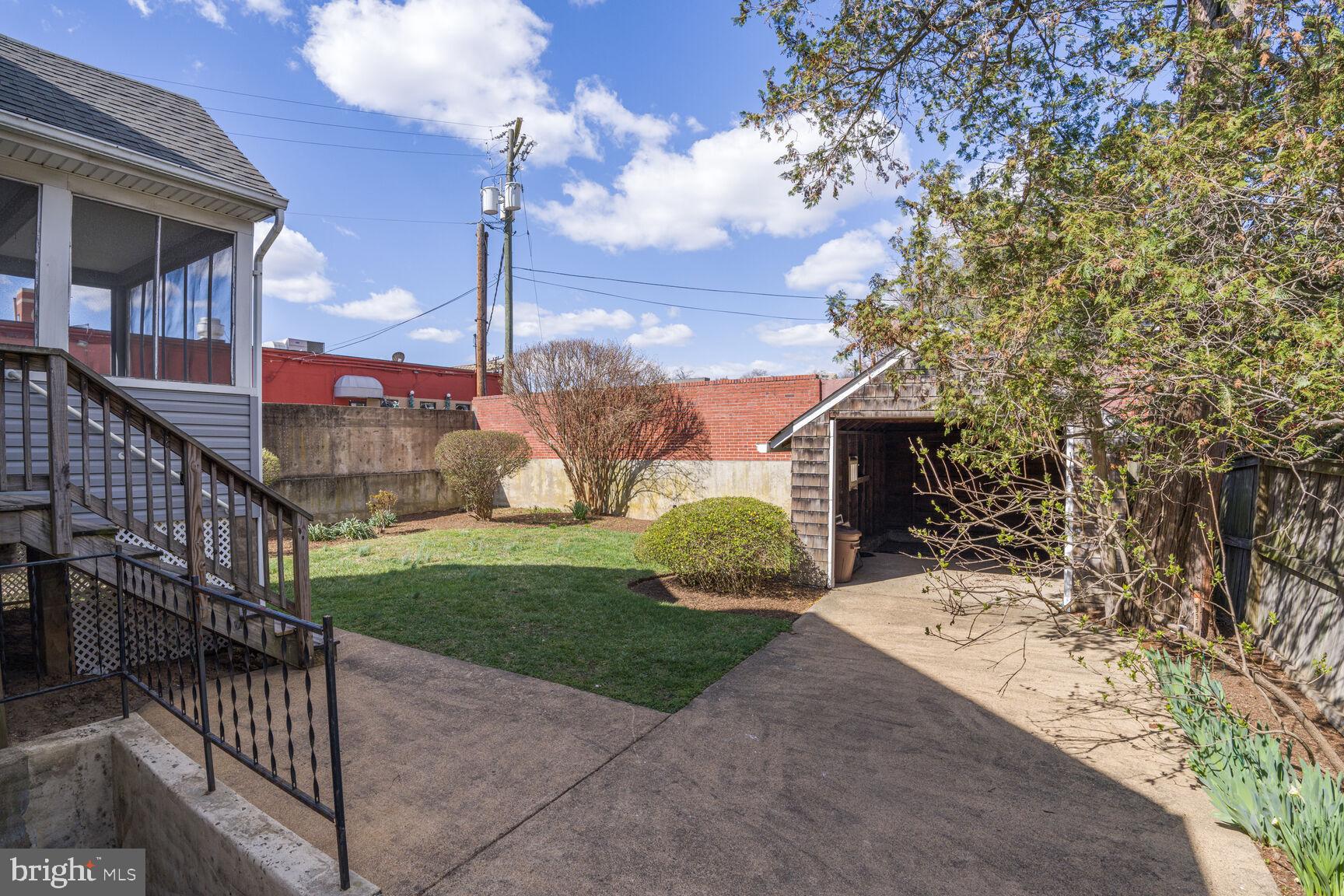 MAYWOOD - Residential