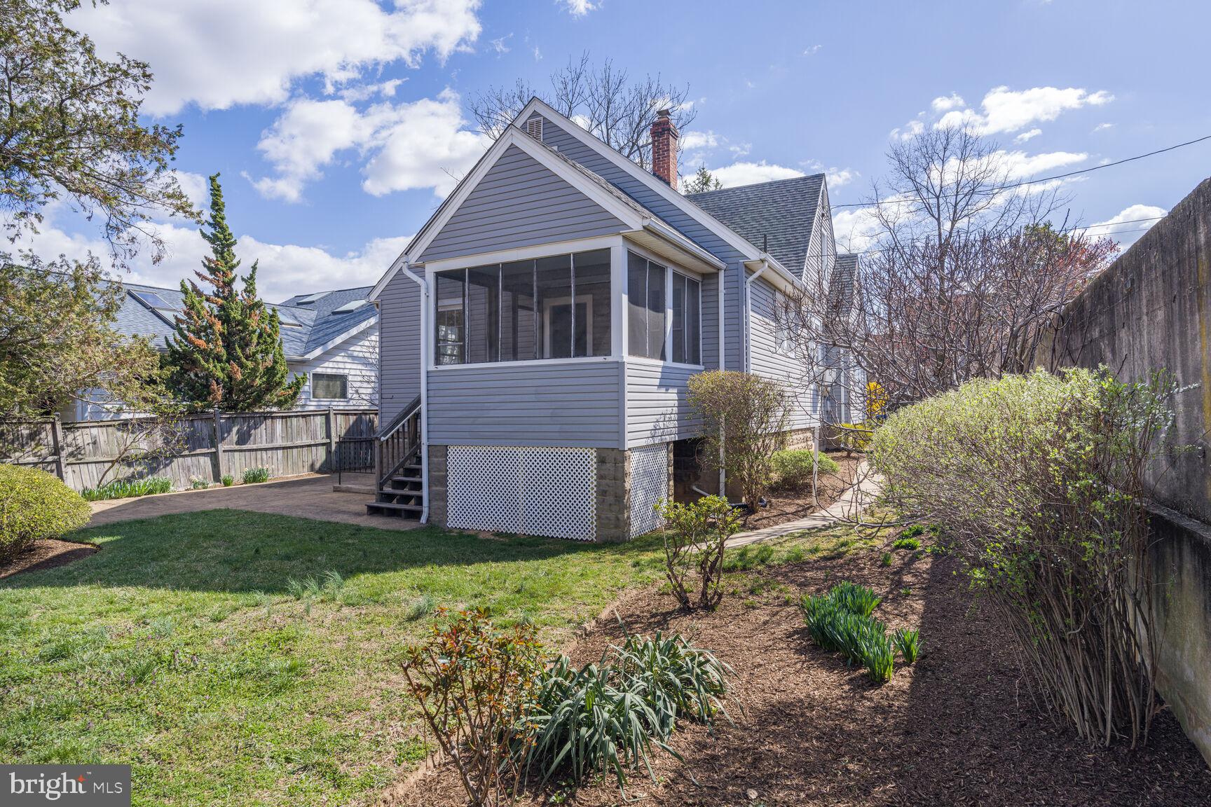 MAYWOOD - Residential