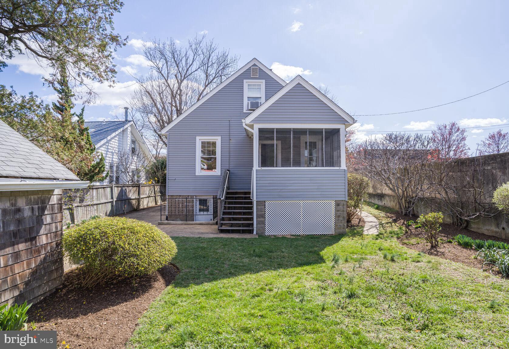 MAYWOOD - Residential