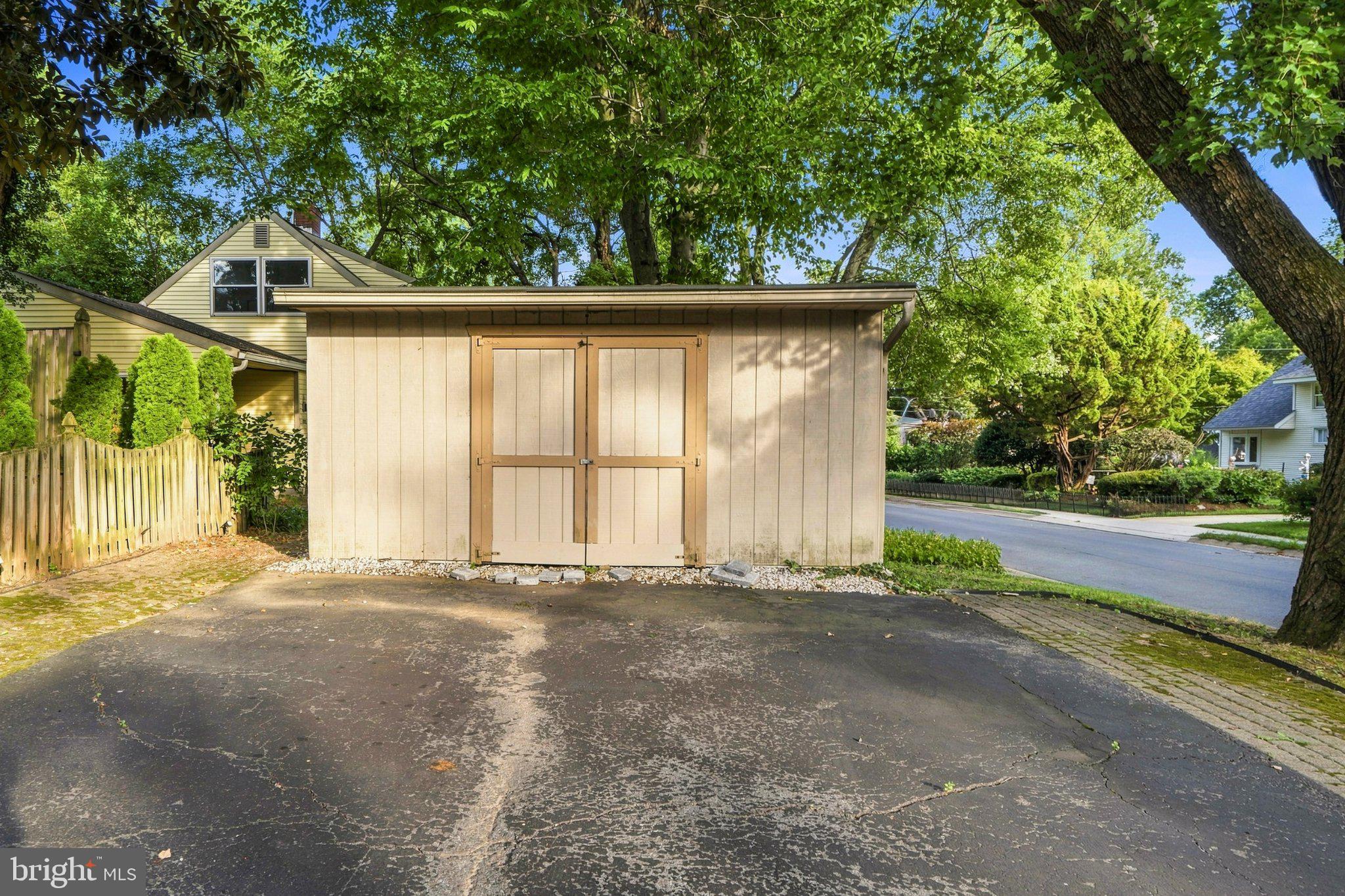 401 CEDAR LANE