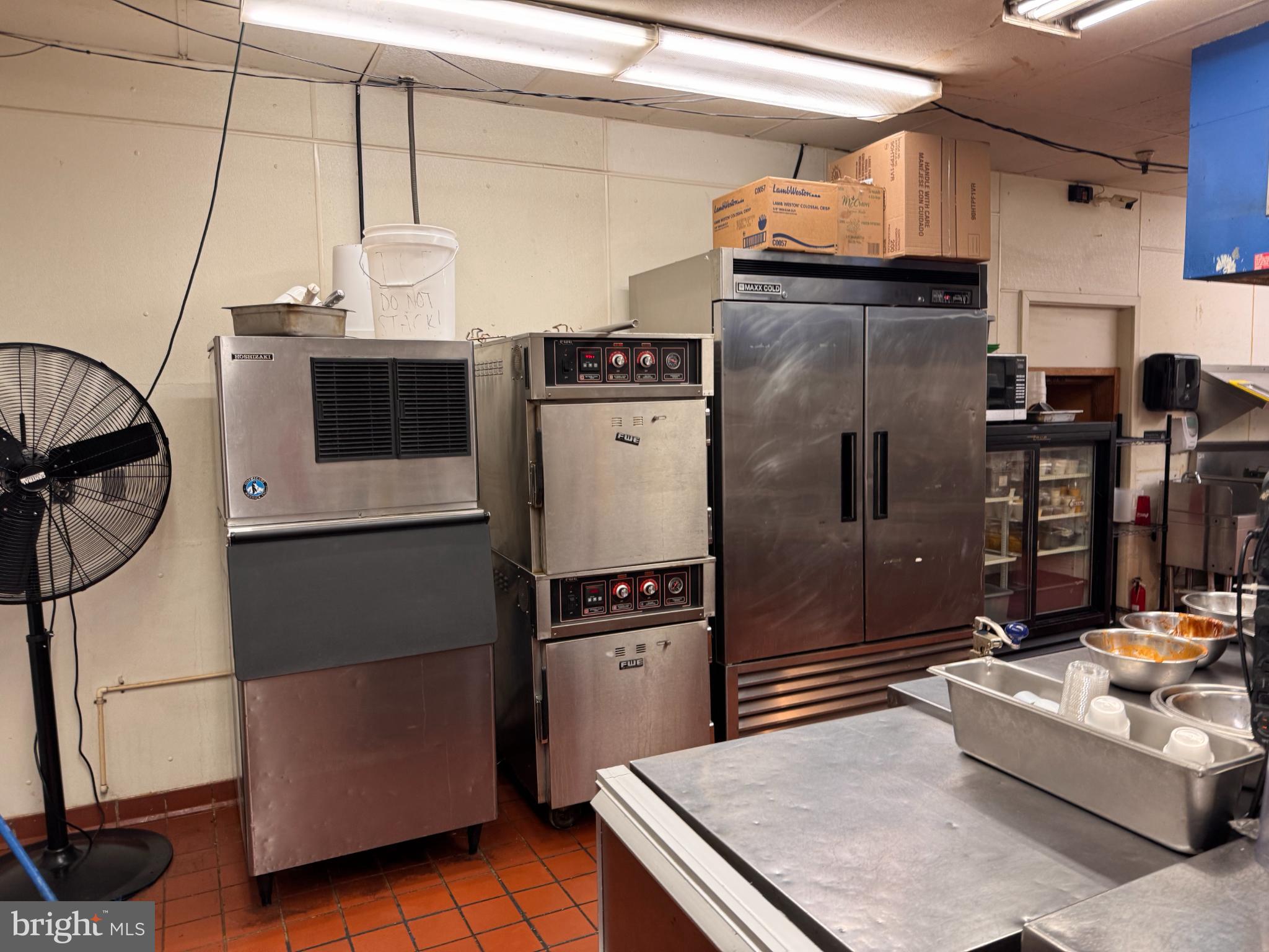 MID-ATLANTIC INDUSTRIAL PARK - Commercial Lease