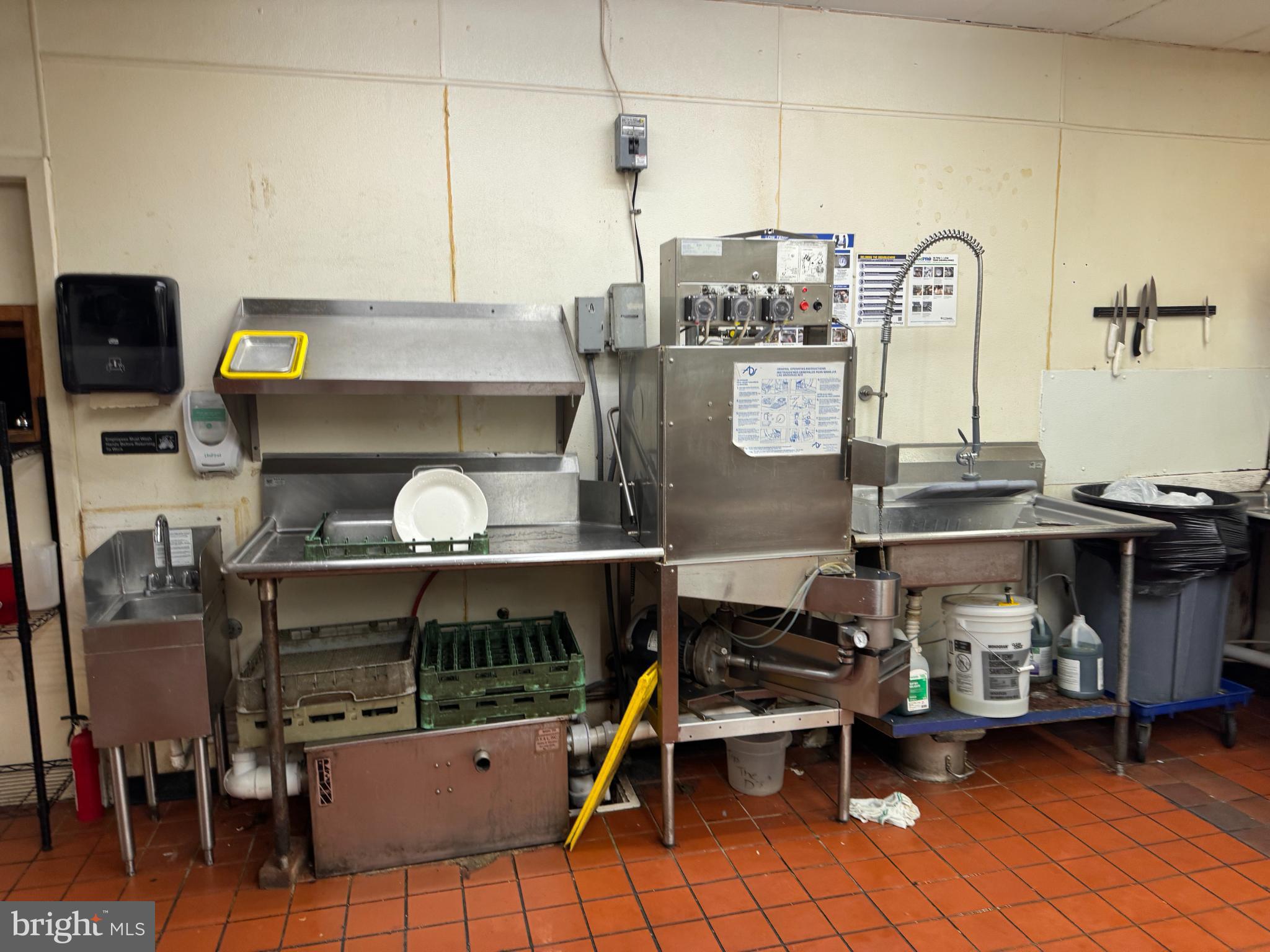 MID-ATLANTIC INDUSTRIAL PARK - Commercial Lease