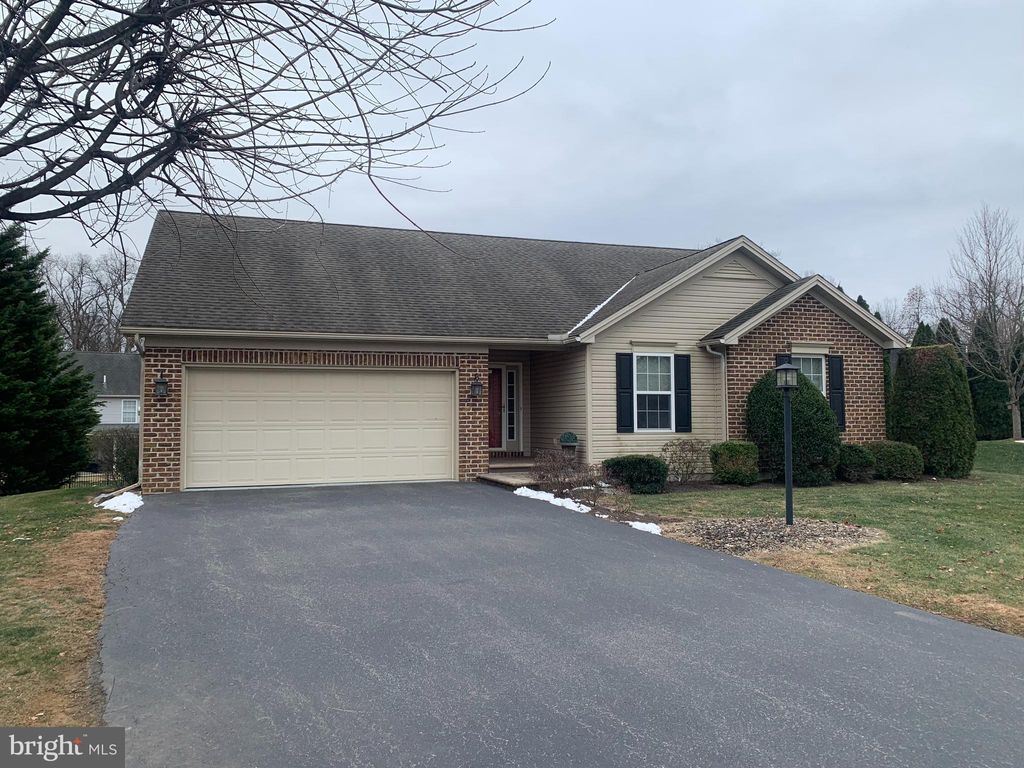 Photo of 6 Rockledge Ct, CARLISLE, PA 17015 (MLS # PACB2048256)