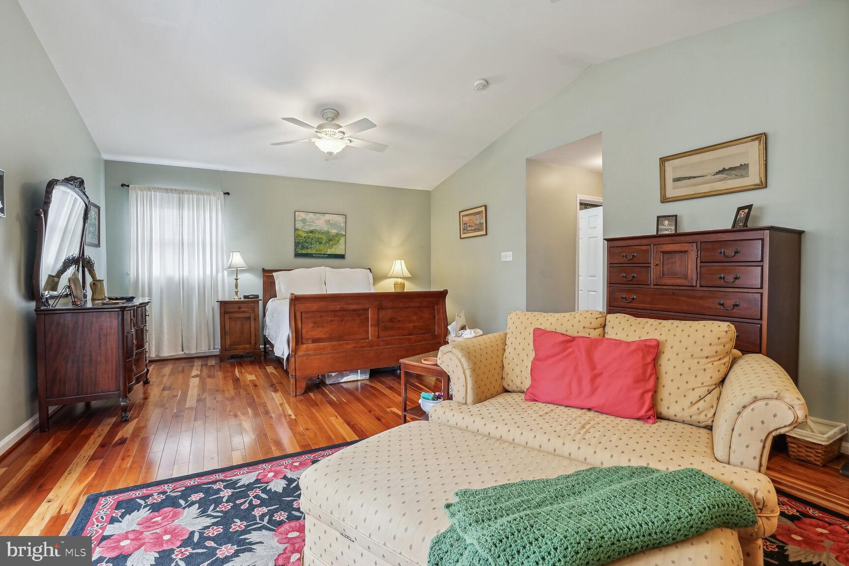 VIENNA WOODS - Residential