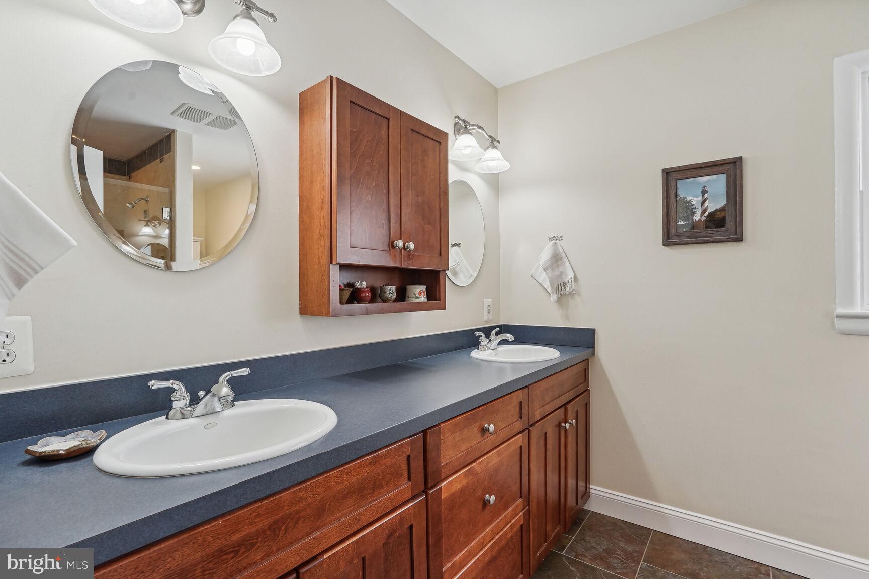 VIENNA WOODS - Residential