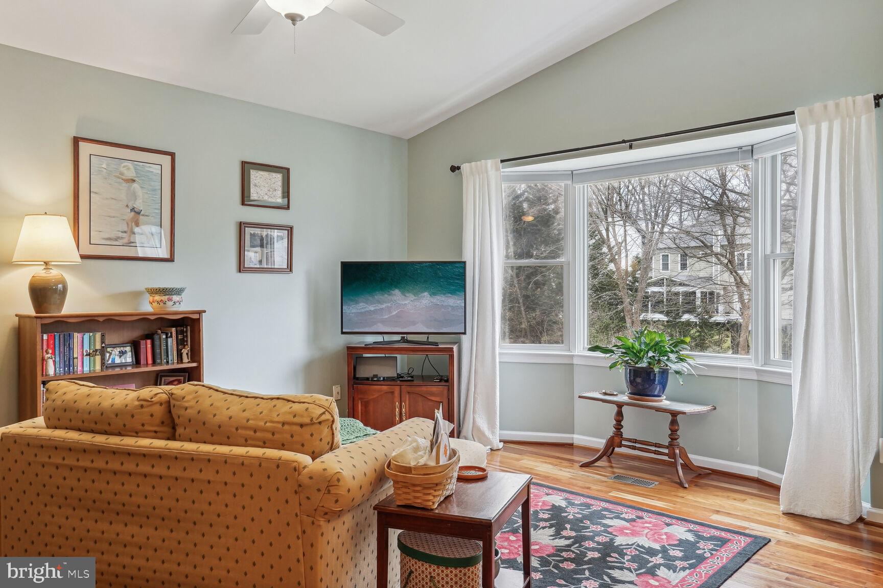 VIENNA WOODS - Residential