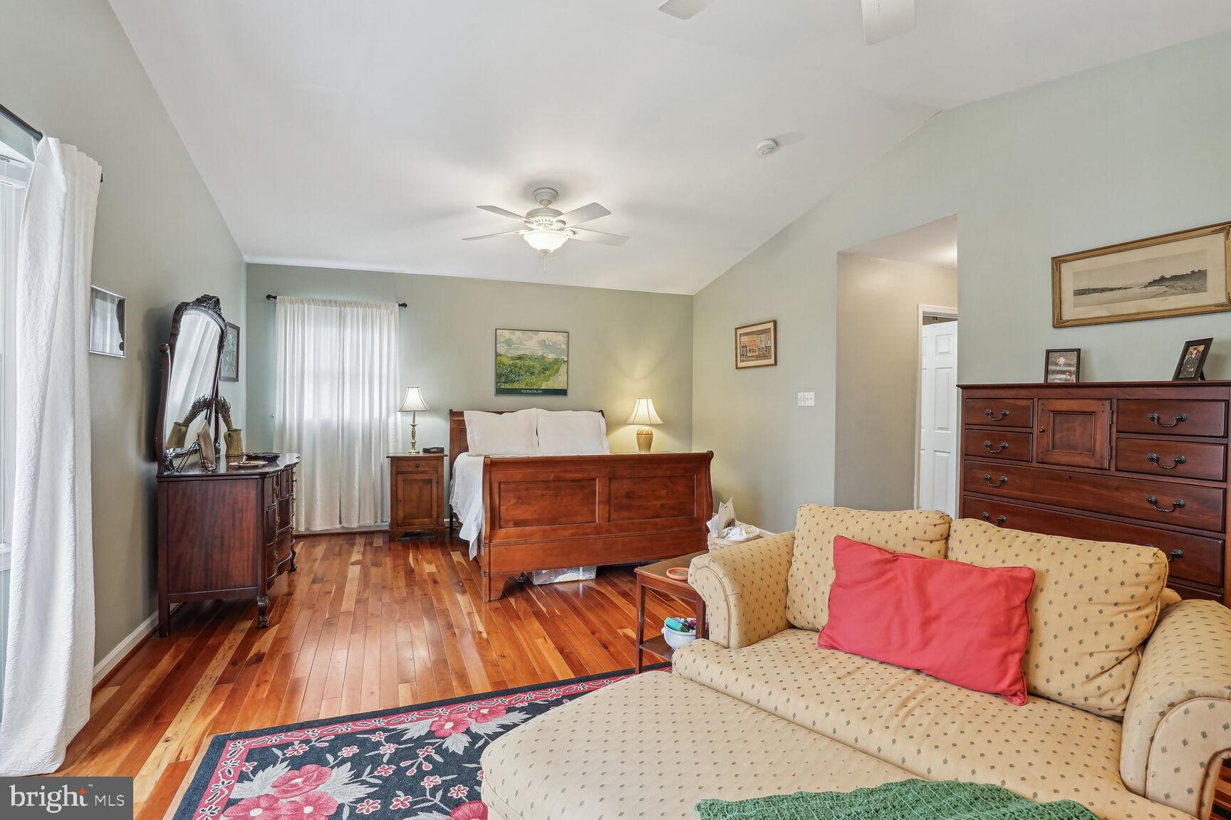 VIENNA WOODS - Residential