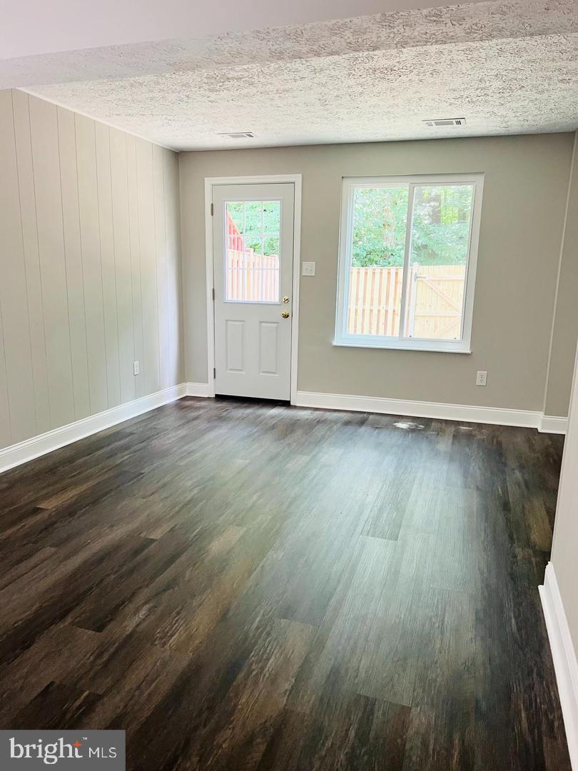 NEWINGTON FOREST - Residential Lease