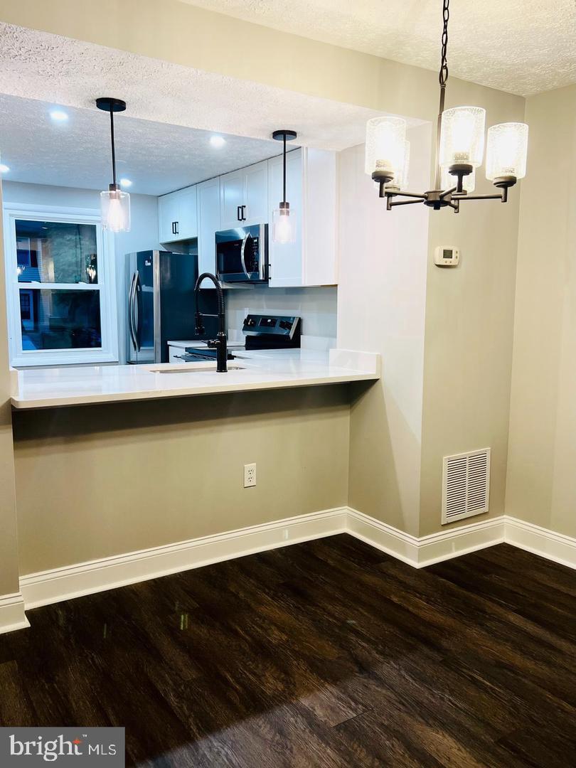 NEWINGTON FOREST - Residential Lease