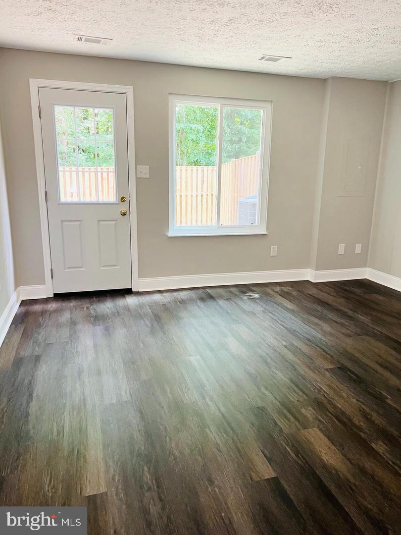 NEWINGTON FOREST - Residential Lease