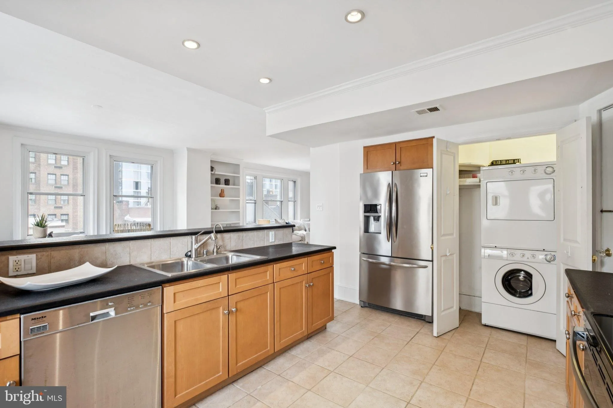 Philadelphia, Pennsylvania 19103, United States, 2 Bedrooms Bedrooms, ,2 BathroomsBathrooms,Residential,Active,216007