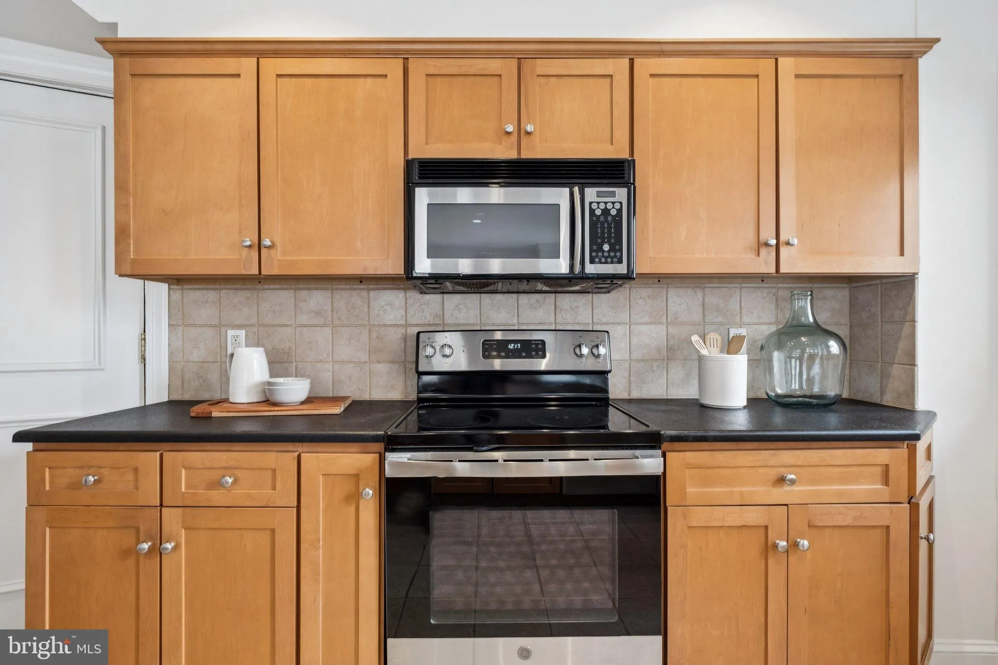 Philadelphia, Pennsylvania 19103, United States, 2 Bedrooms Bedrooms, ,2 BathroomsBathrooms,Residential,Active,216007