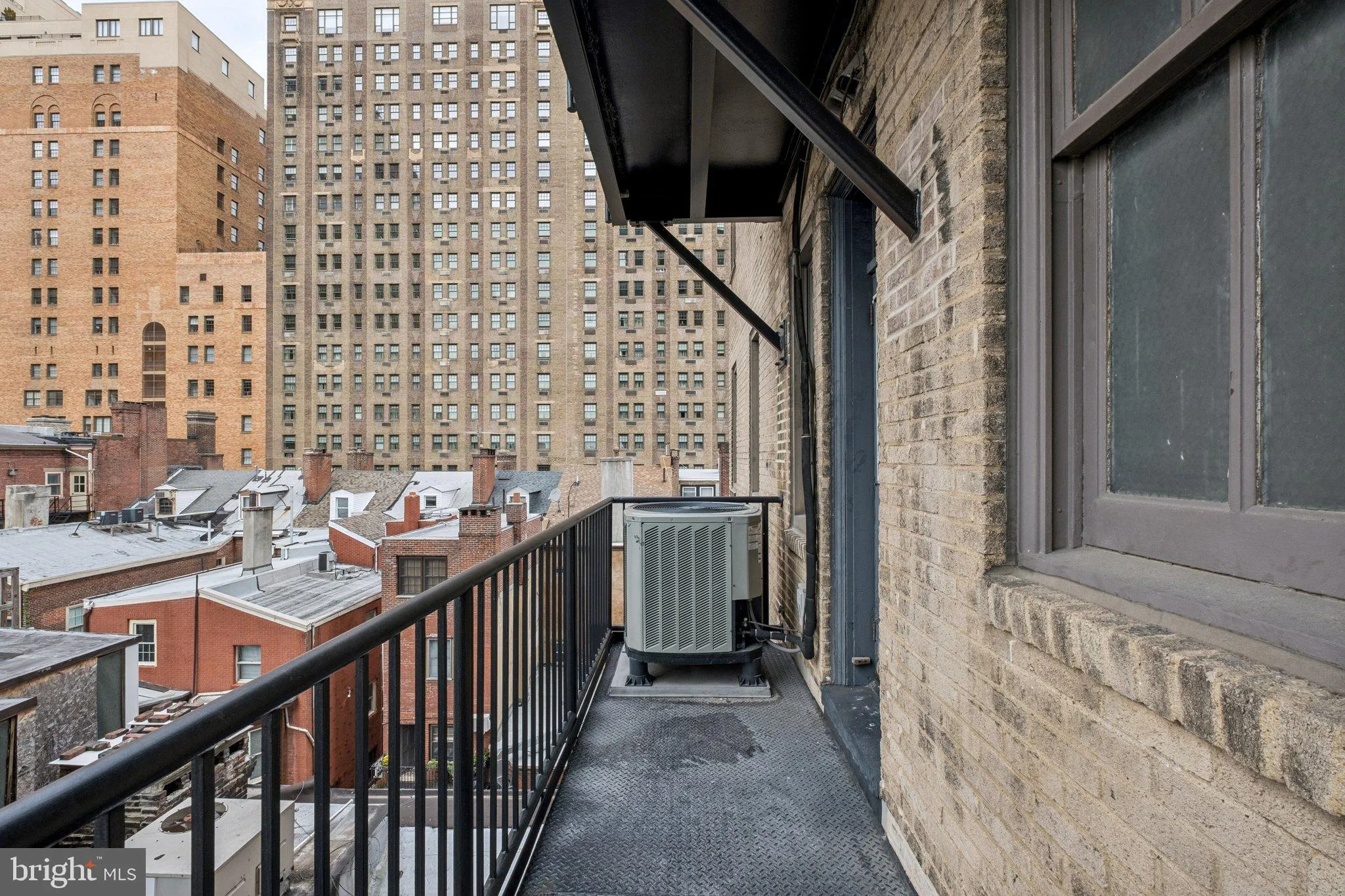 Philadelphia, Pennsylvania 19103, United States, 2 Bedrooms Bedrooms, ,2 BathroomsBathrooms,Residential,Active,216007