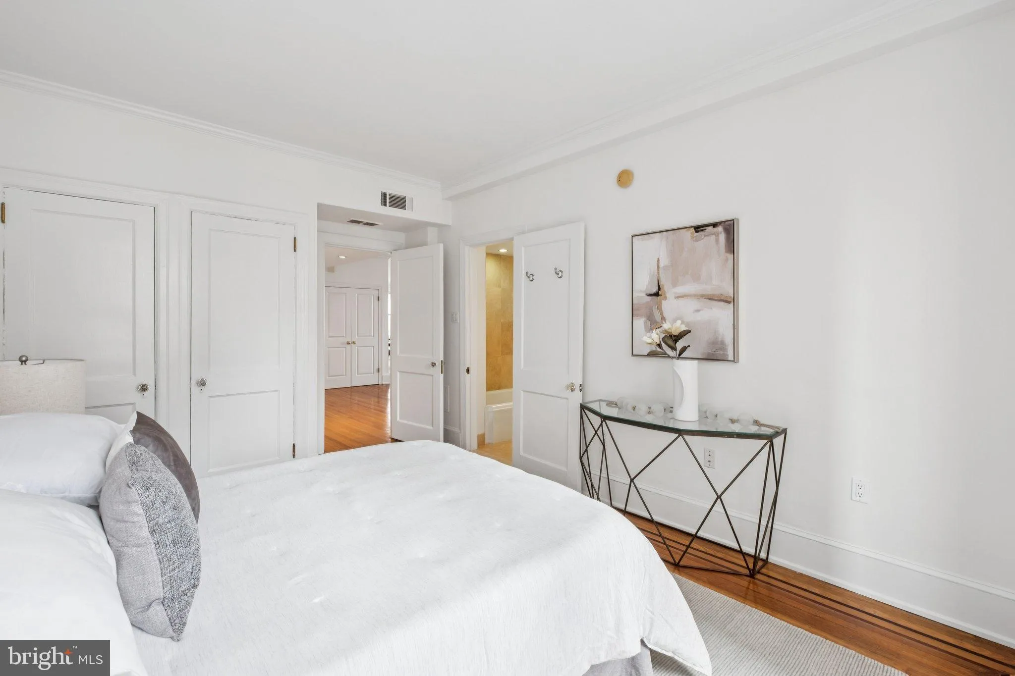 Philadelphia, Pennsylvania 19103, United States, 2 Bedrooms Bedrooms, ,2 BathroomsBathrooms,Residential,Active,216007