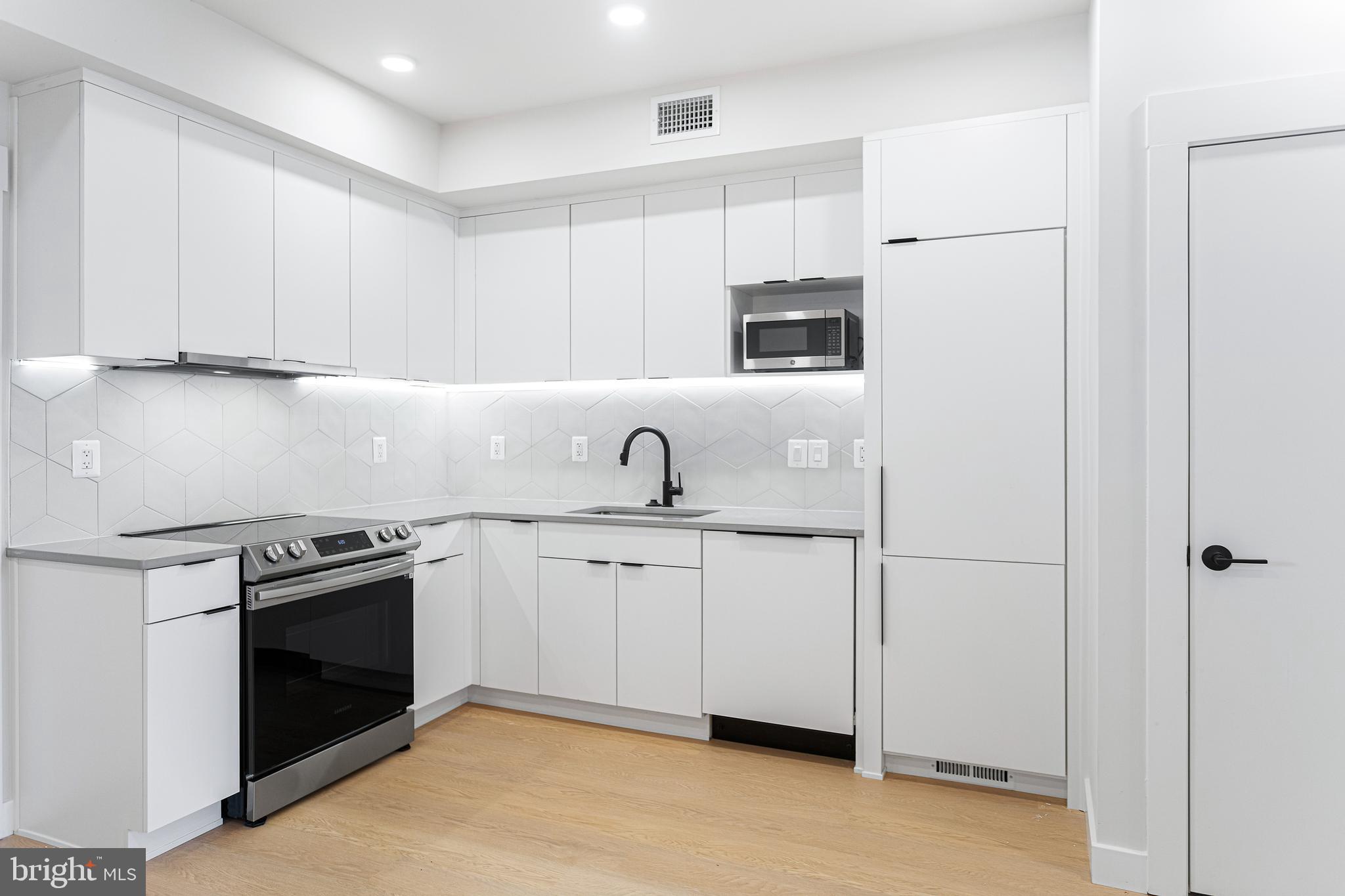 733 8TH STREET SE 202