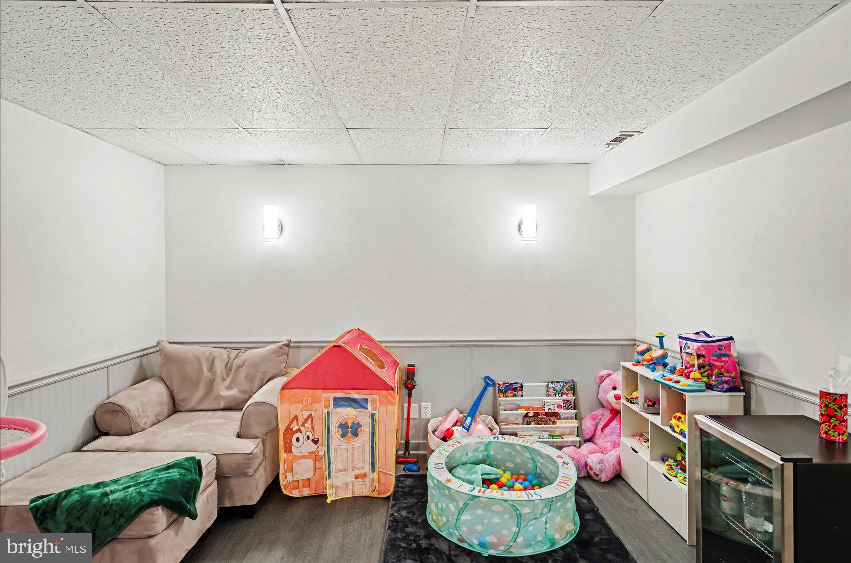 VILLAGE OF THOMAS RUN - Residential