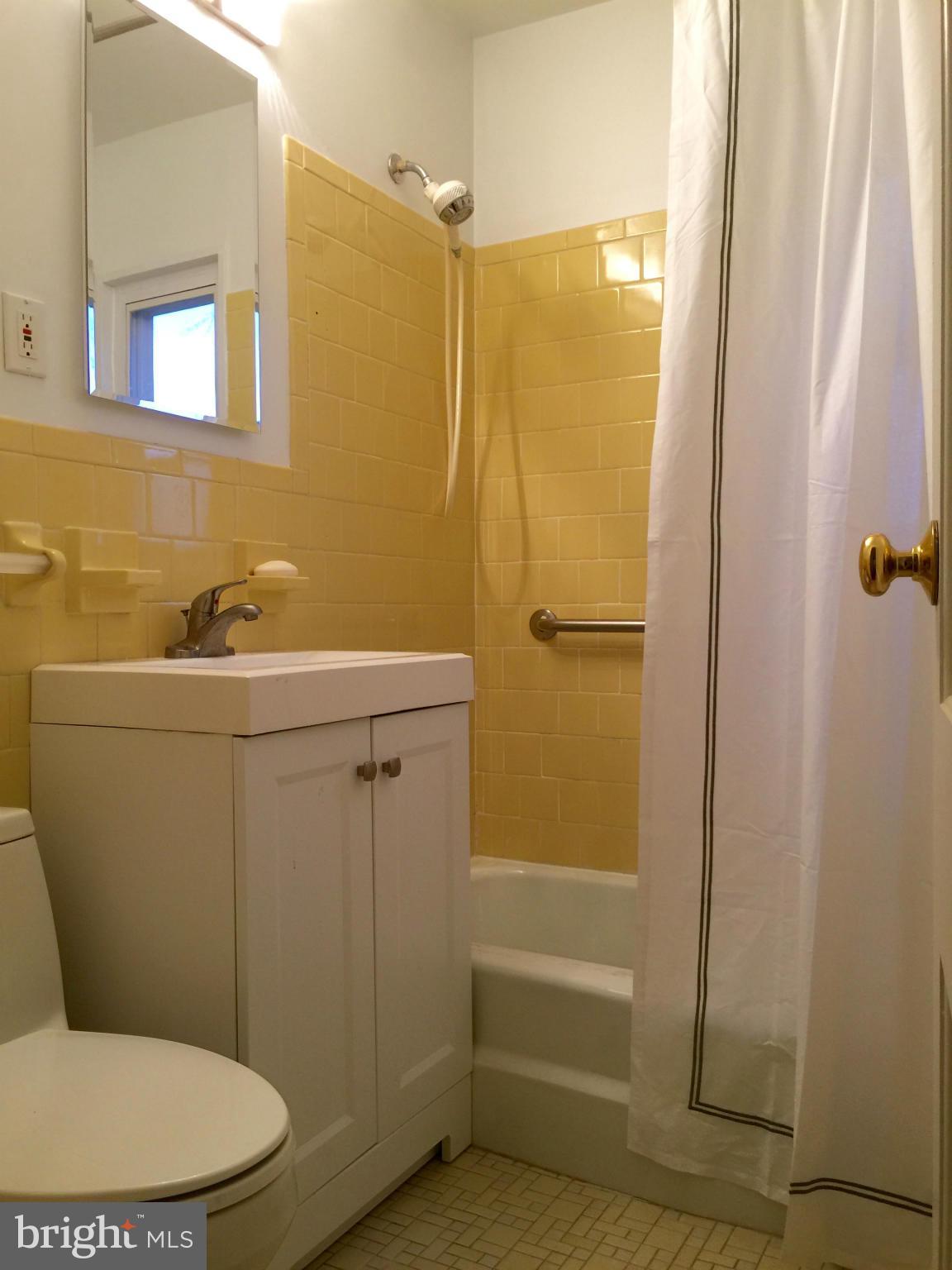 PIMMIT HILLS - Residential Lease