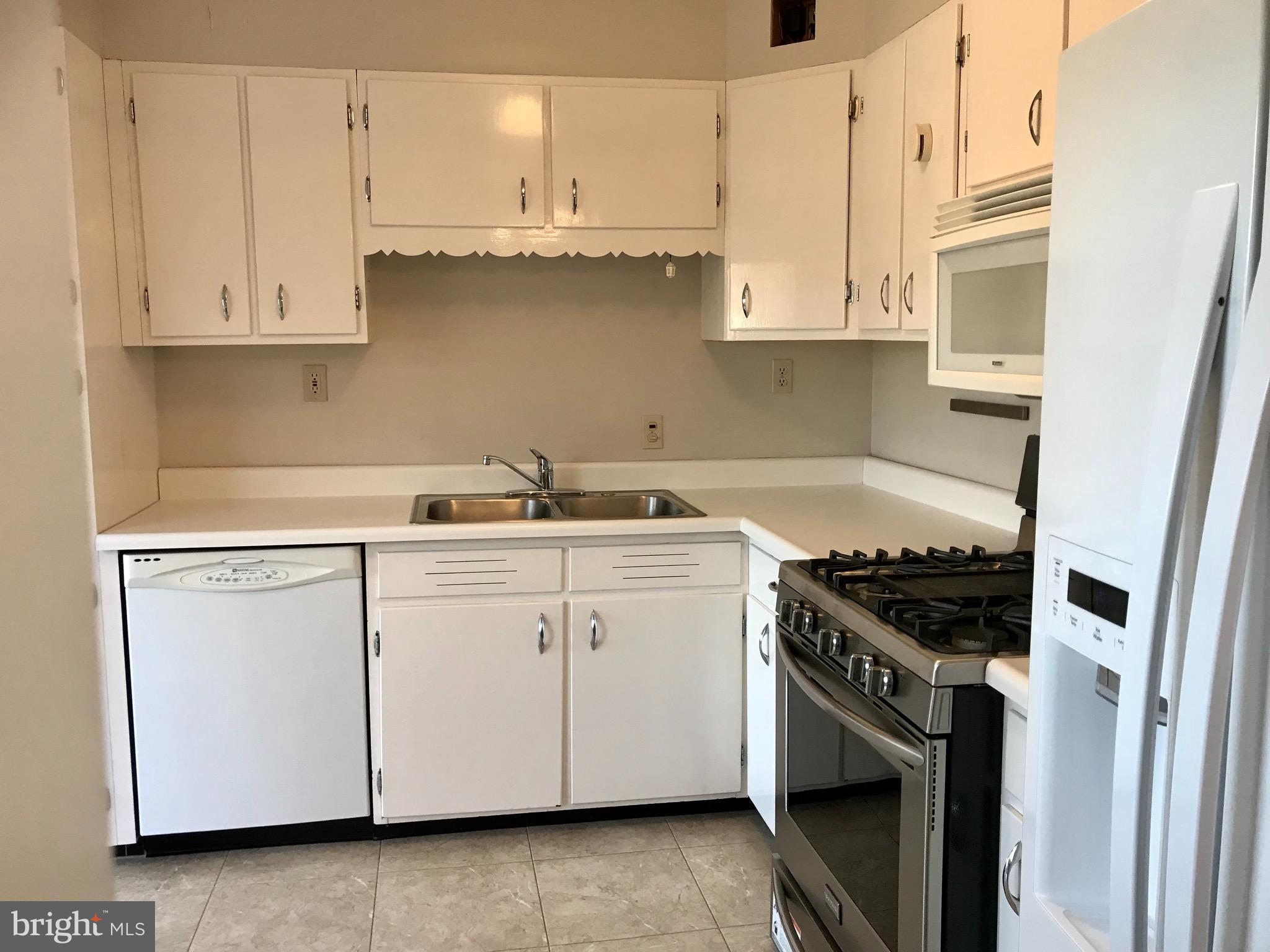 PIMMIT HILLS - Residential Lease