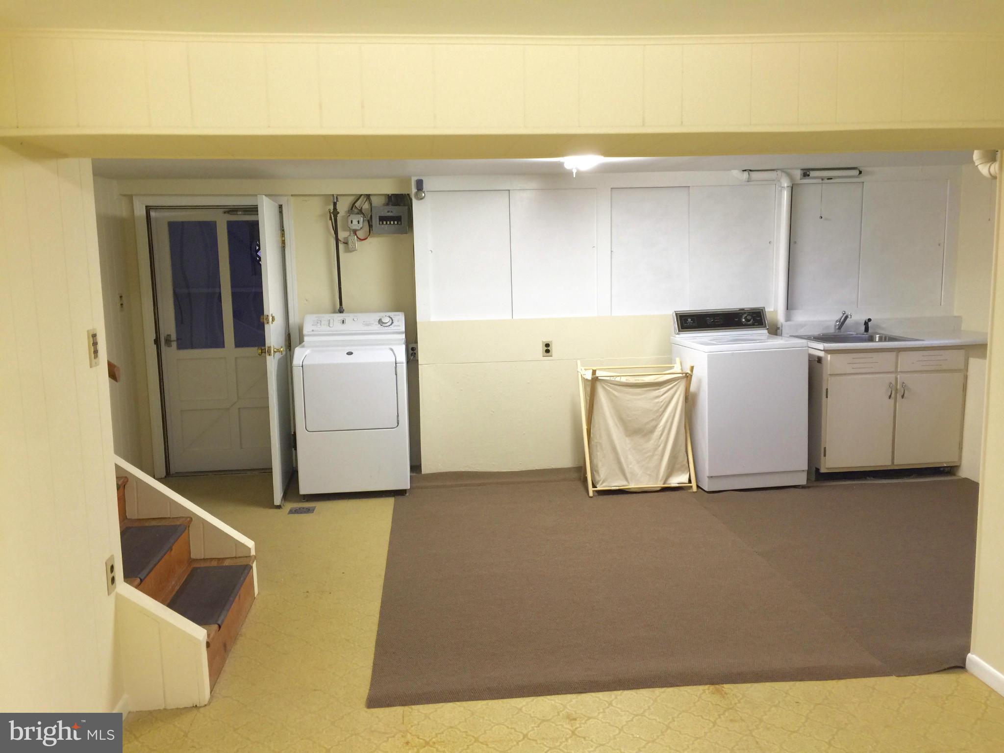 PIMMIT HILLS - Residential Lease