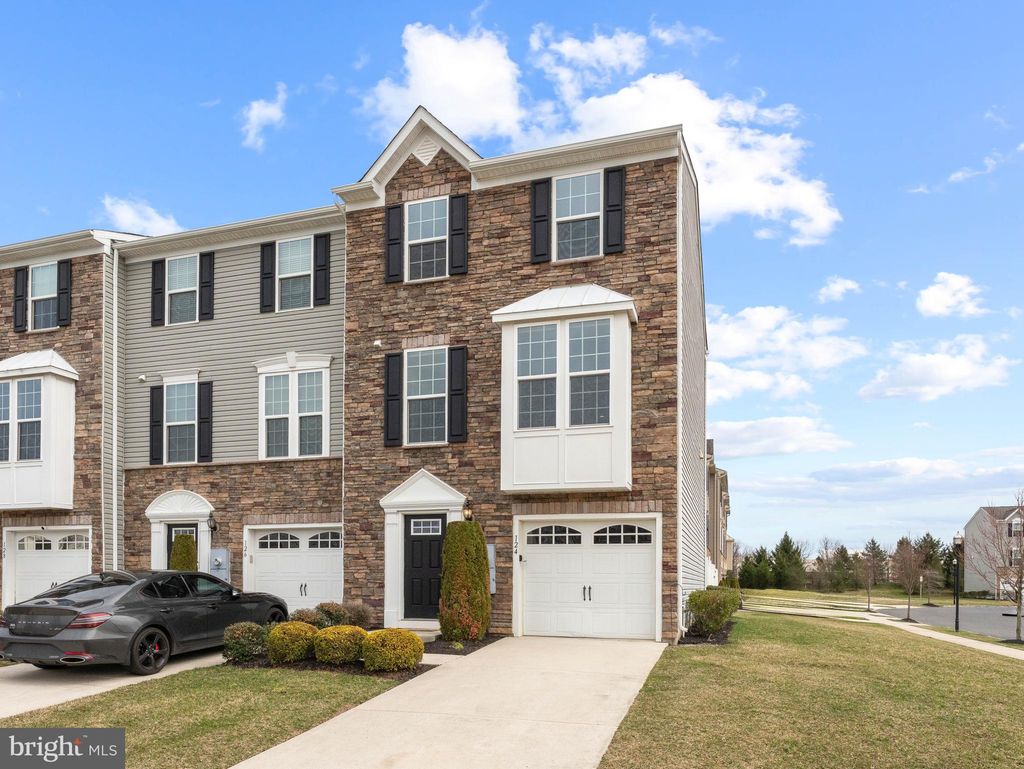 Photo of 124 Village Green Lane, SICKLERVILLE, NJ 08081 (MLS # NJCD2113440)