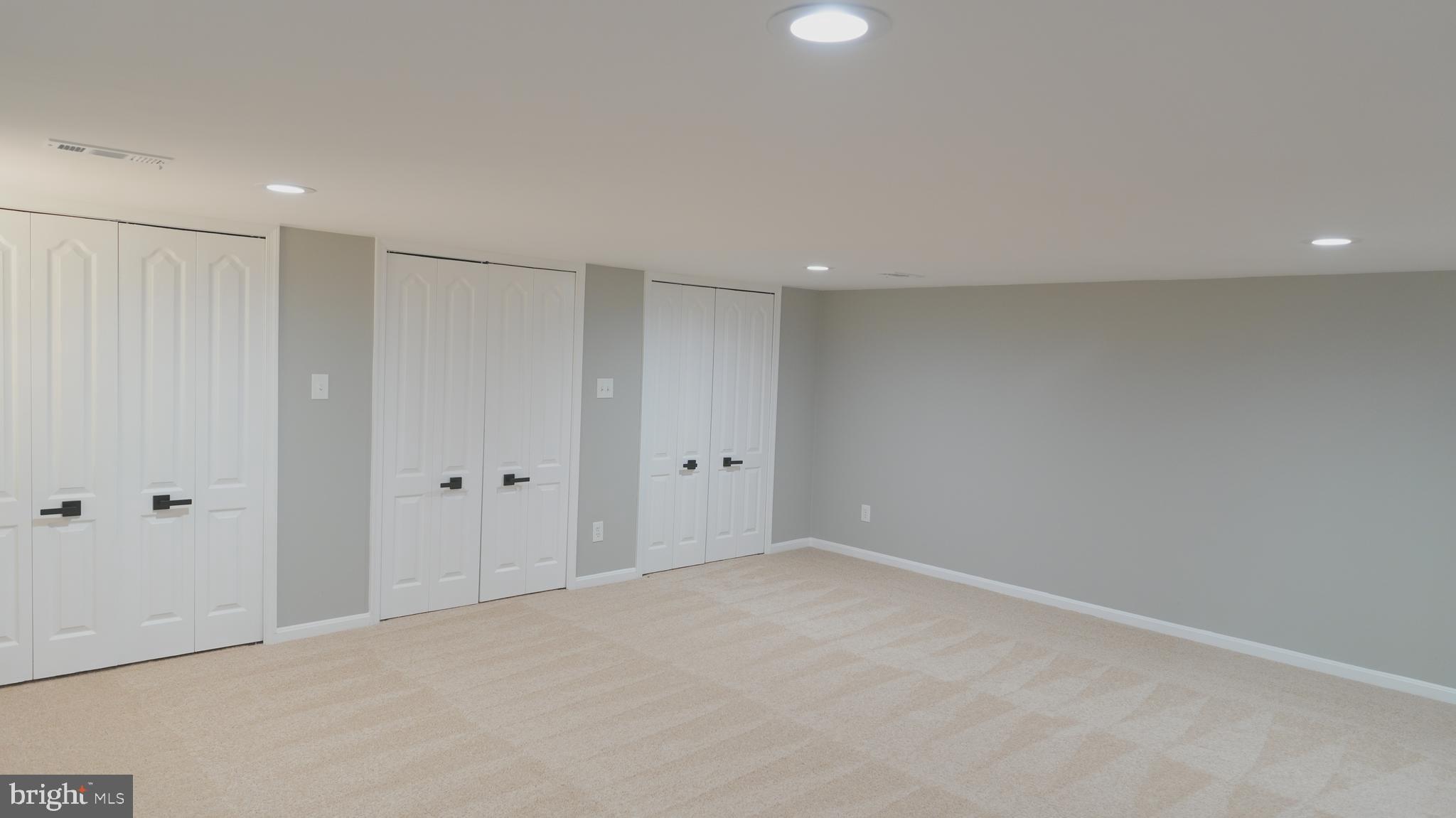 SHERWOOD FOREST MANOR - Residential