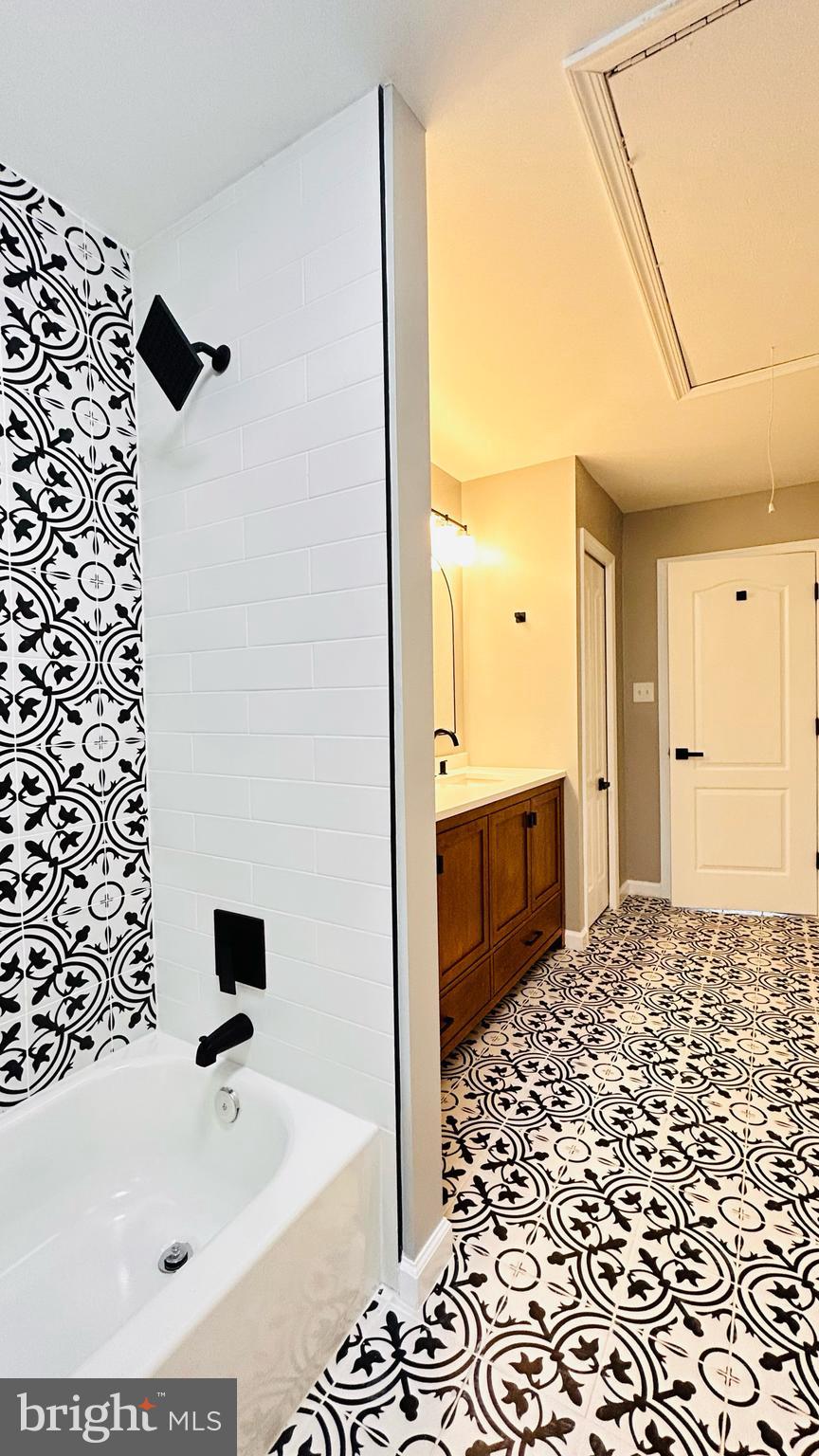 SHERWOOD FOREST MANOR - Residential