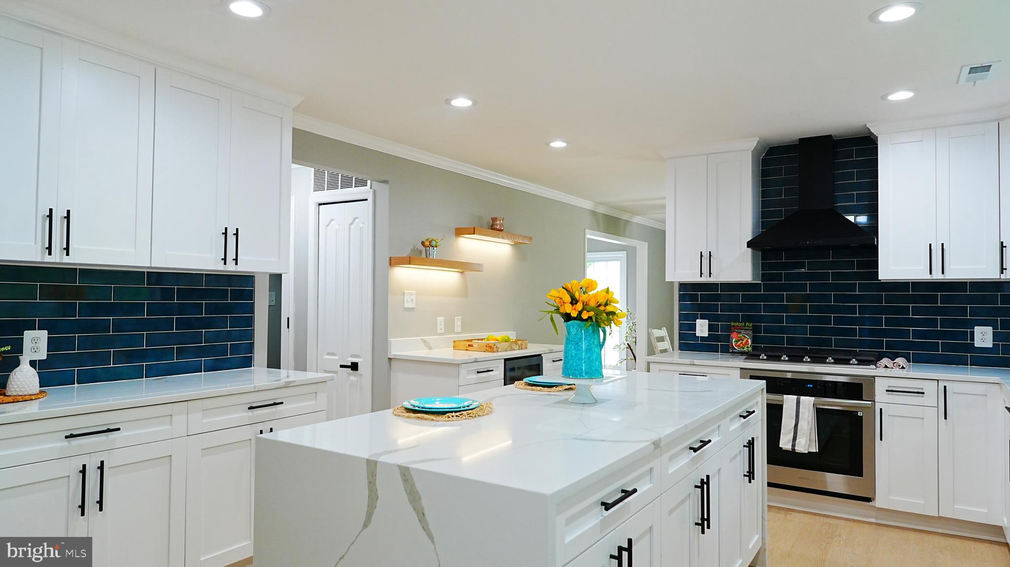 SHERWOOD FOREST MANOR - Residential