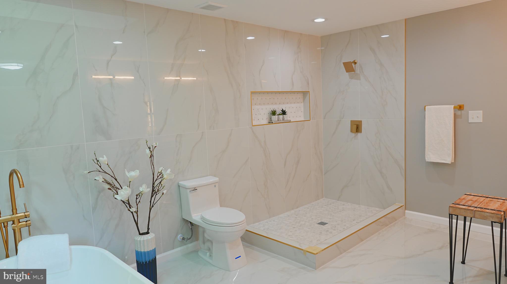 SHERWOOD FOREST MANOR - Residential