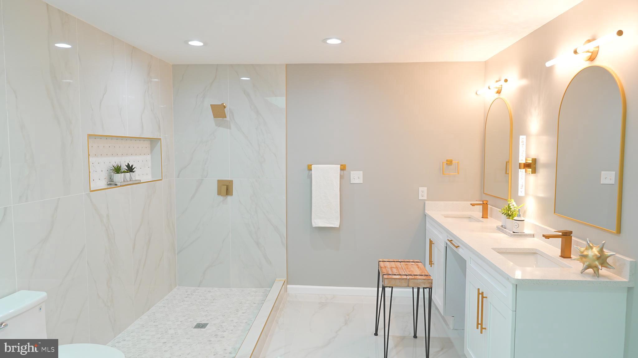 SHERWOOD FOREST MANOR - Residential