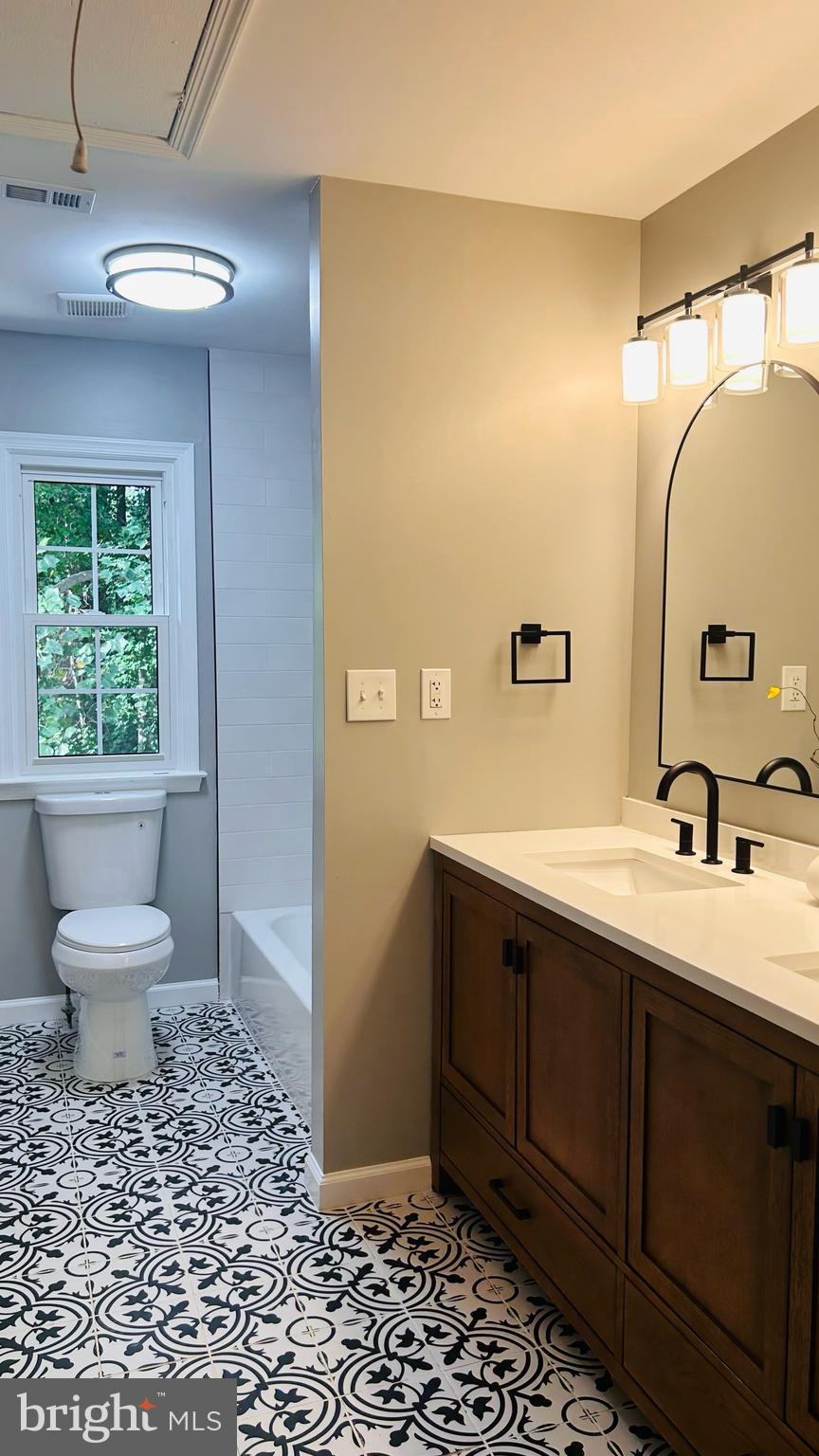 SHERWOOD FOREST MANOR - Residential