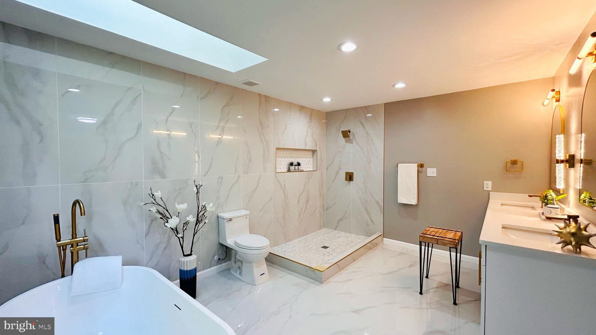 SHERWOOD FOREST MANOR - Residential