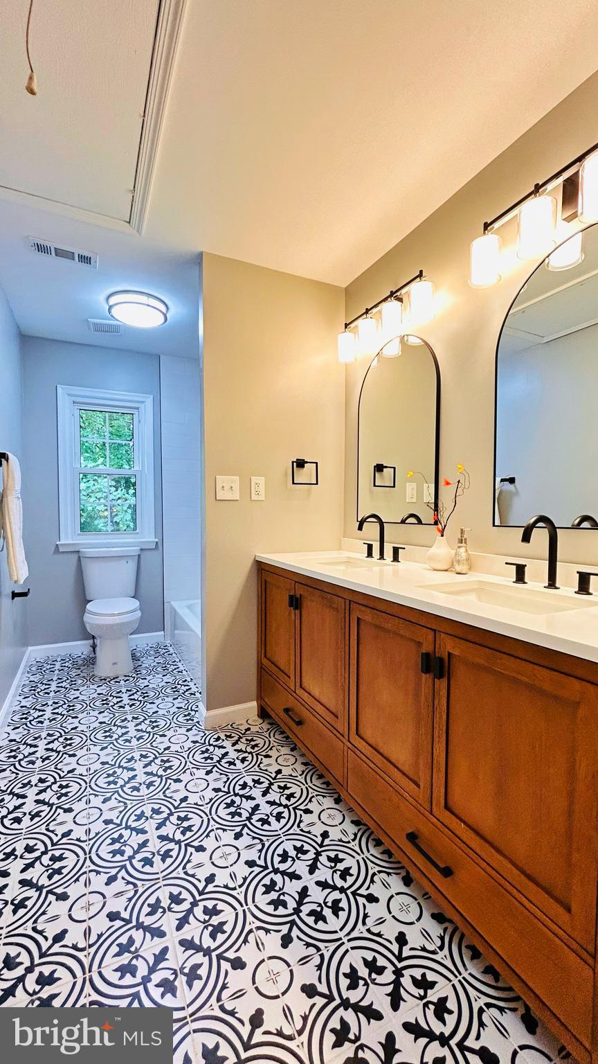 SHERWOOD FOREST MANOR - Residential