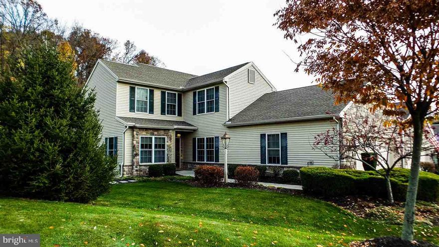 Impressive, super clean, move in ready villa w/Brazilian cherry flrs, bamboo flrs, marble flrs in full ba, crown moldings, granite counter tops, ss appliances, tiled backsplash, ceiling fans, 14 x 16 private screened in patio, bilco to bsmt, pro installed closets sys, full ba ri in bsmt, new nat gas whole house elec generator, Very impressive home & listed to sell!